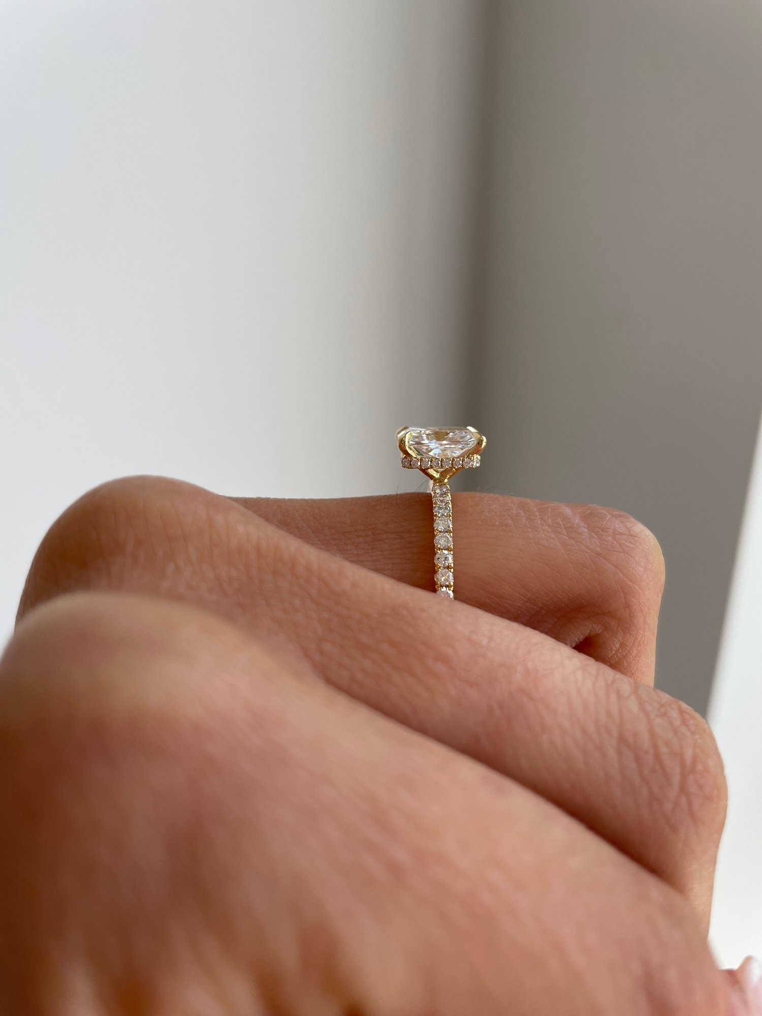 18k Yellow Gold | 2.22ct - F - VS1 Radiant Lab Diamond | Lab Diamond side stones