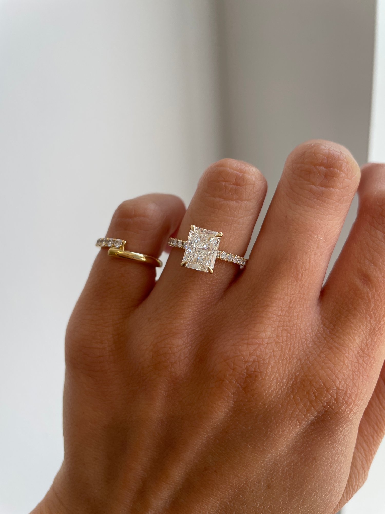 18k Yellow Gold | 2.22ct - F - VS1 Radiant Lab Diamond | Lab Diamond side stones