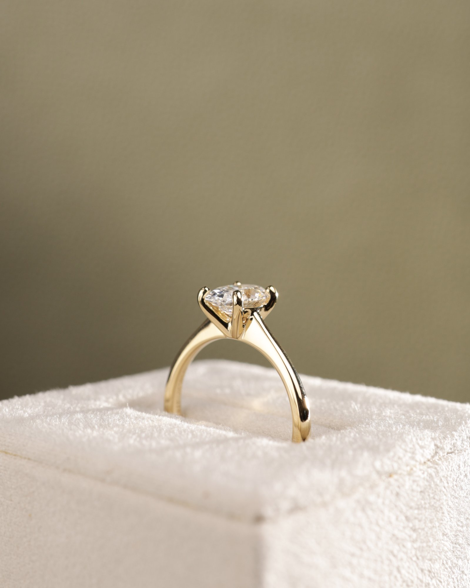 18k Yellow Gold | 1.16ct - E - VS1 Oval Lab Diamond