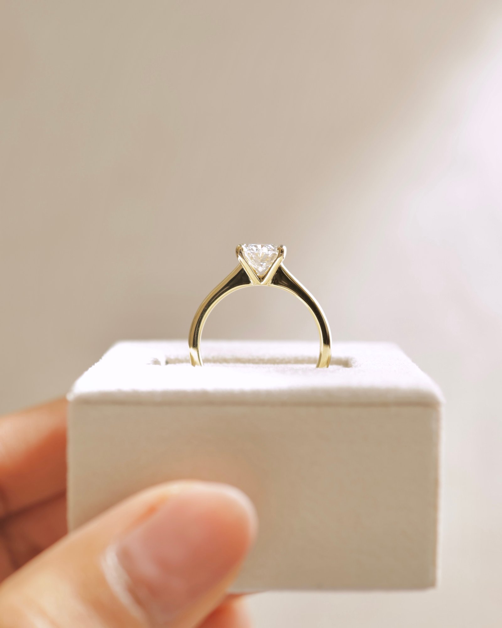 18k Yellow Gold | 1.47ct - E - VVS2 Oval Lab Diamond