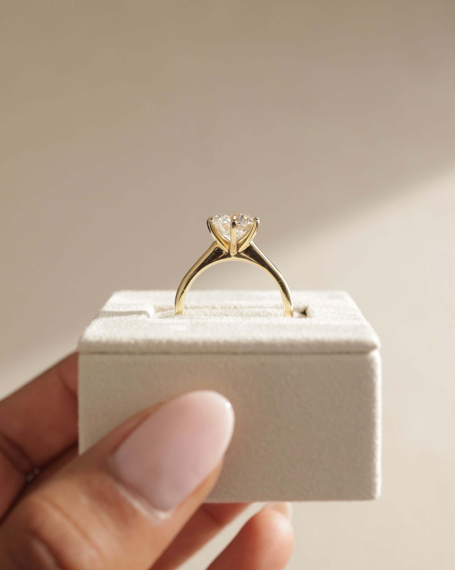 18k Yellow Gold | 2.2ct - F - VS1 Round Lab Diamond