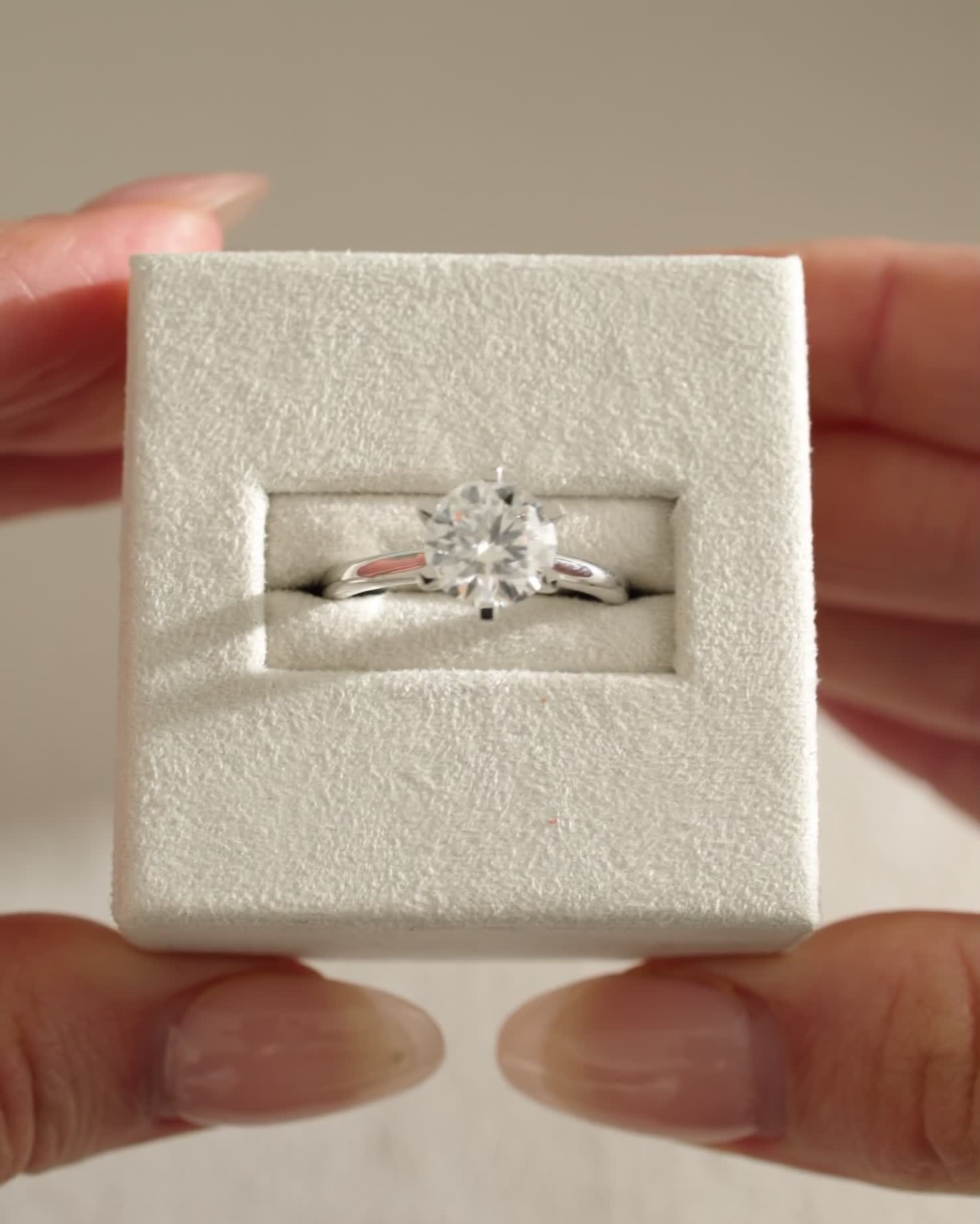 Platinum | 8mm Round Moissanite