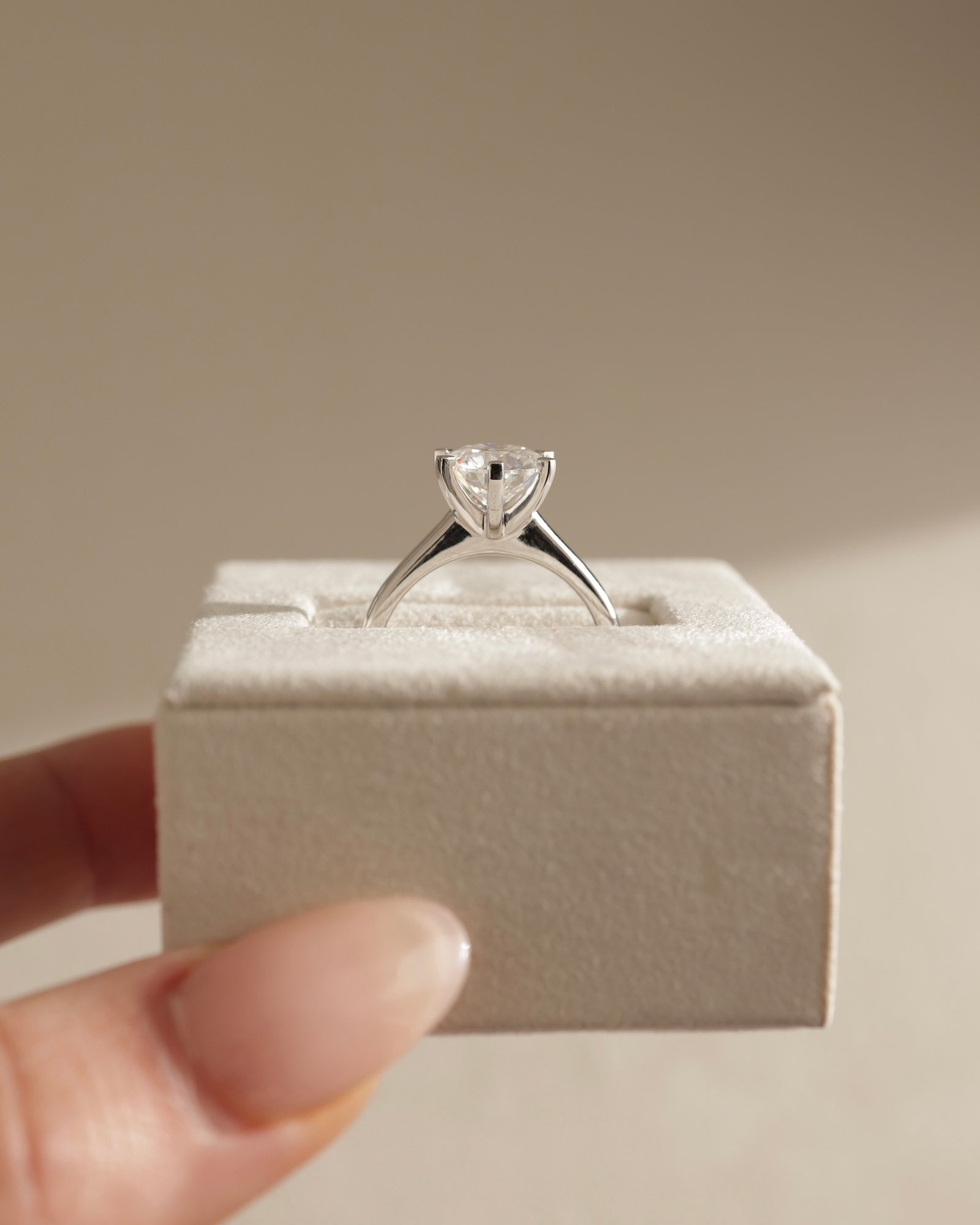 Platinum | 8mm Round Moissanite