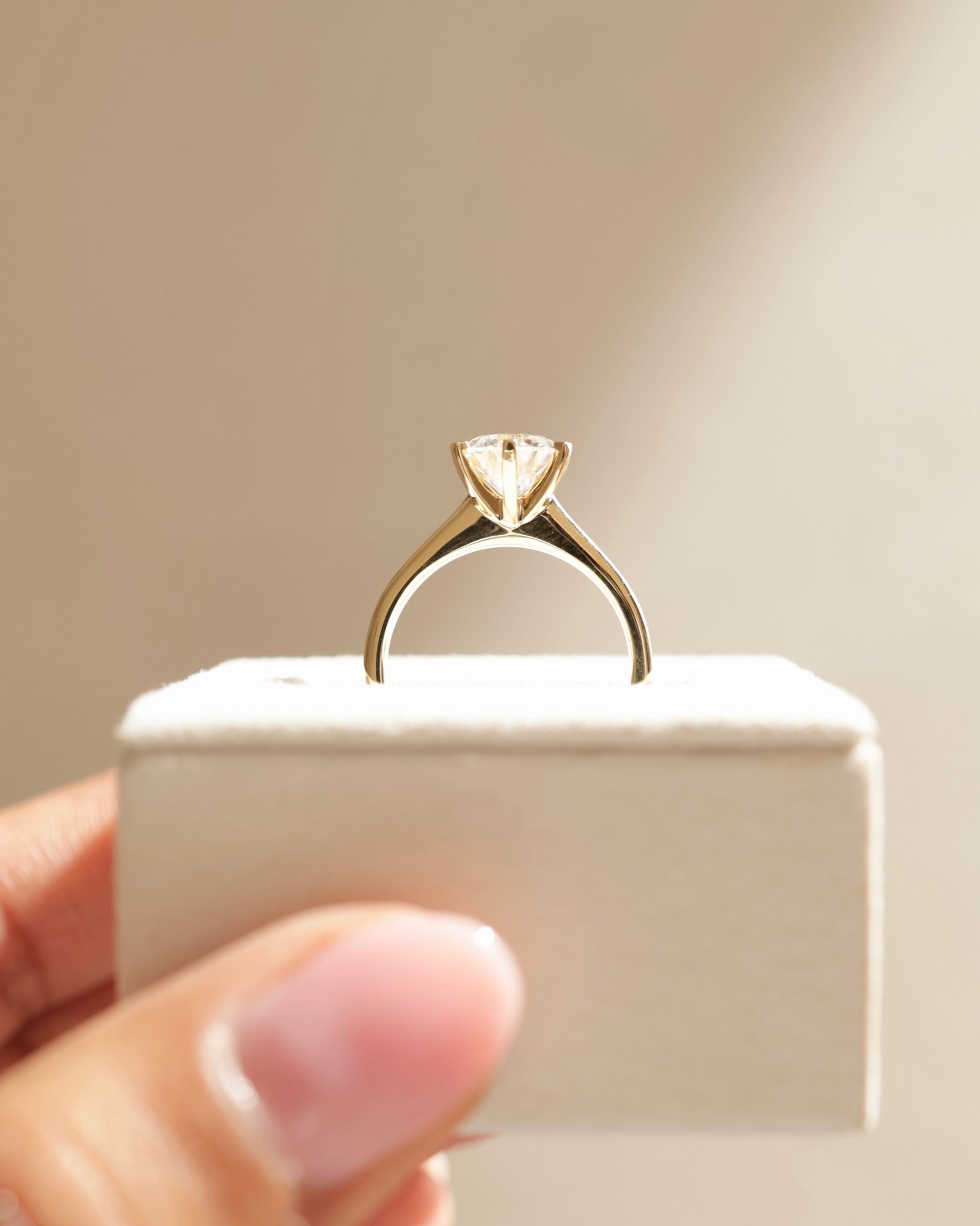 18k Yellow Gold | 7.5mm Round Moissanite