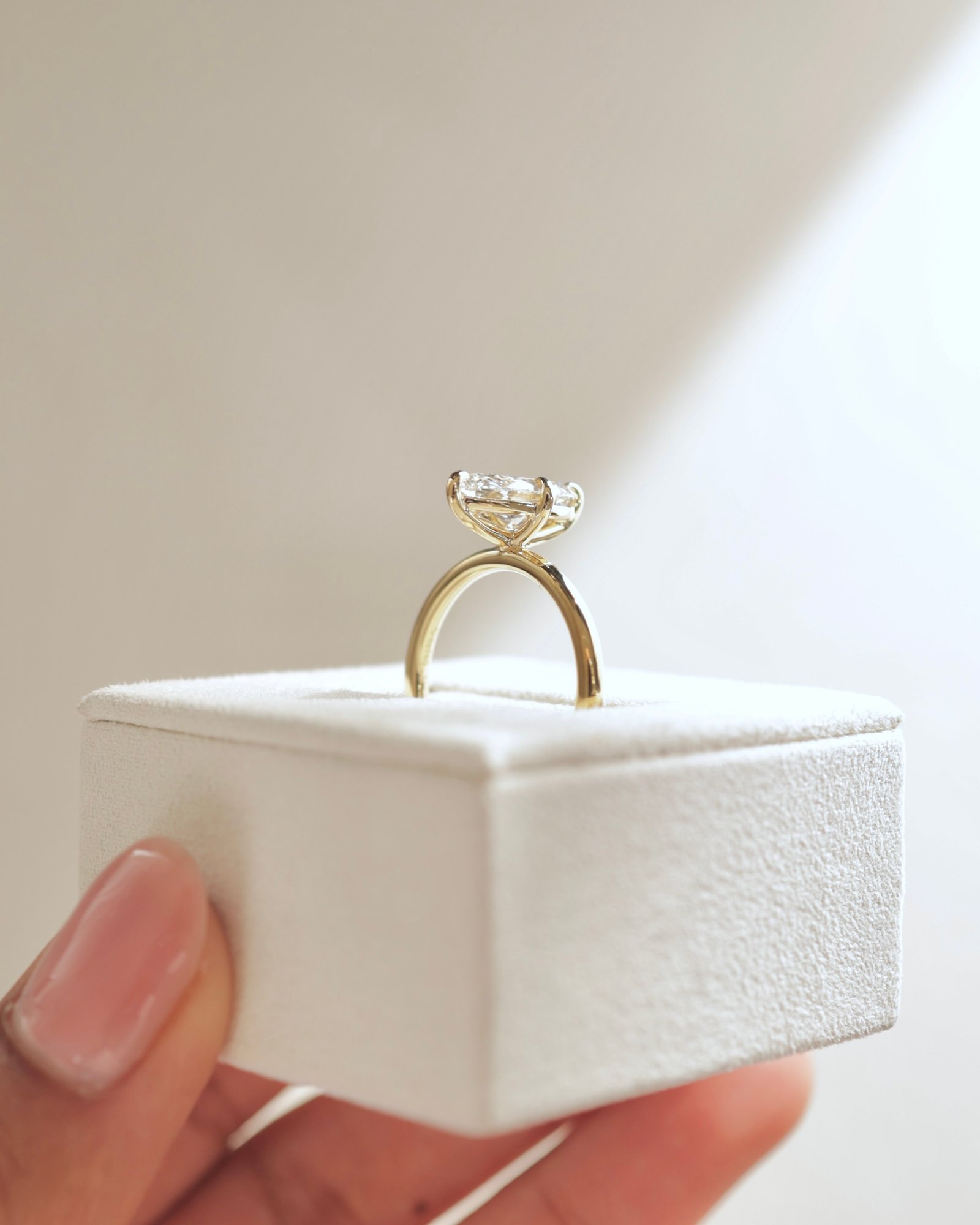 18k Yellow Gold | 1.81ct - F - VVS2 Marquise Lab Diamond