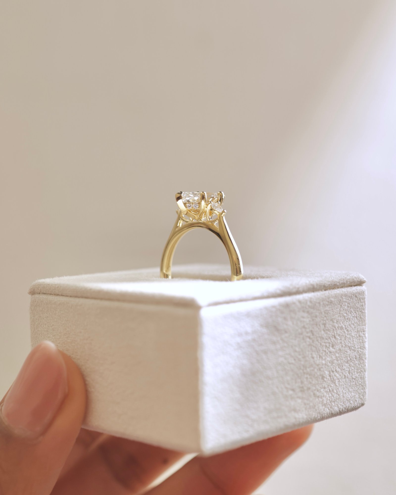 18k Yellow Gold | 1.46ct - E - VS1 Marquise Lab Diamond | Lab Diamond side stones