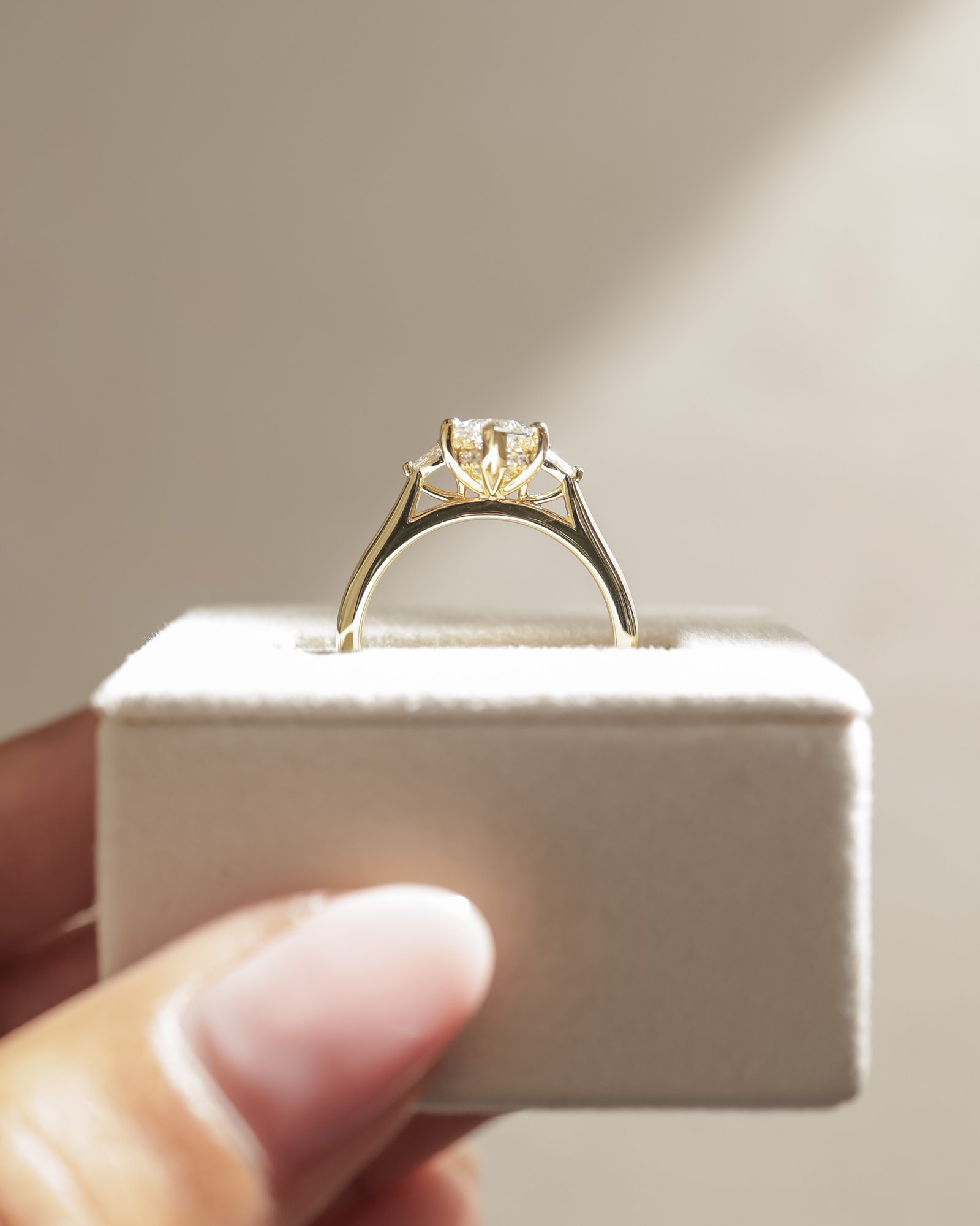 18k Yellow Gold | 1.54ct - F - VVS2 Marquise Lab Diamond | Lab Diamond side stones