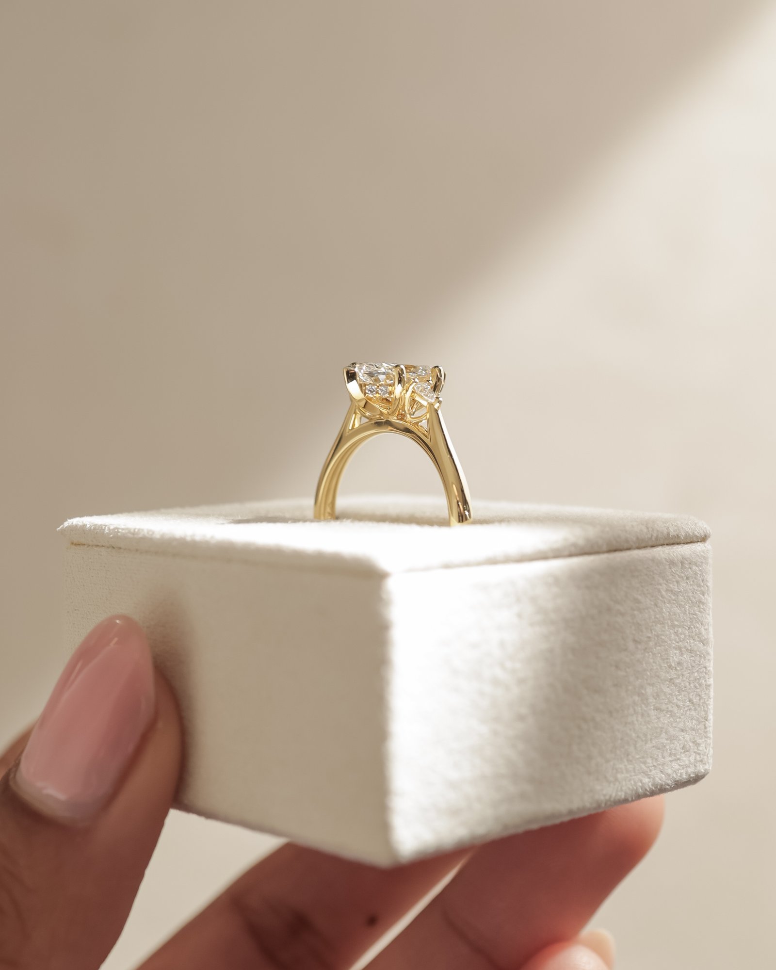 18k Yellow Gold | 1.54ct - F - VVS2 Marquise Lab Diamond | Lab Diamond side stones