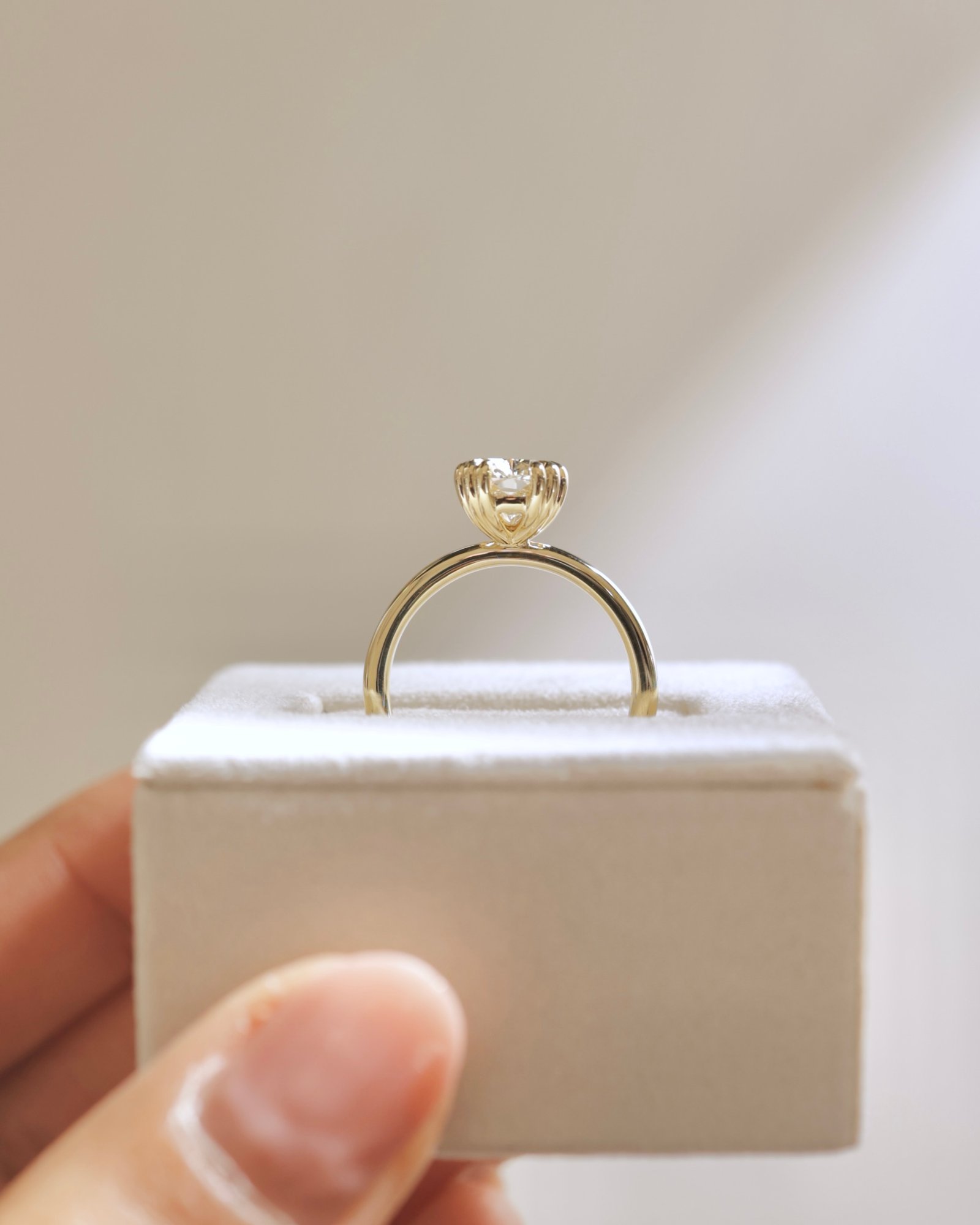 18k Yellow Gold | 2.25ct - F - VS1 Elongated Cushion Lab Diamond