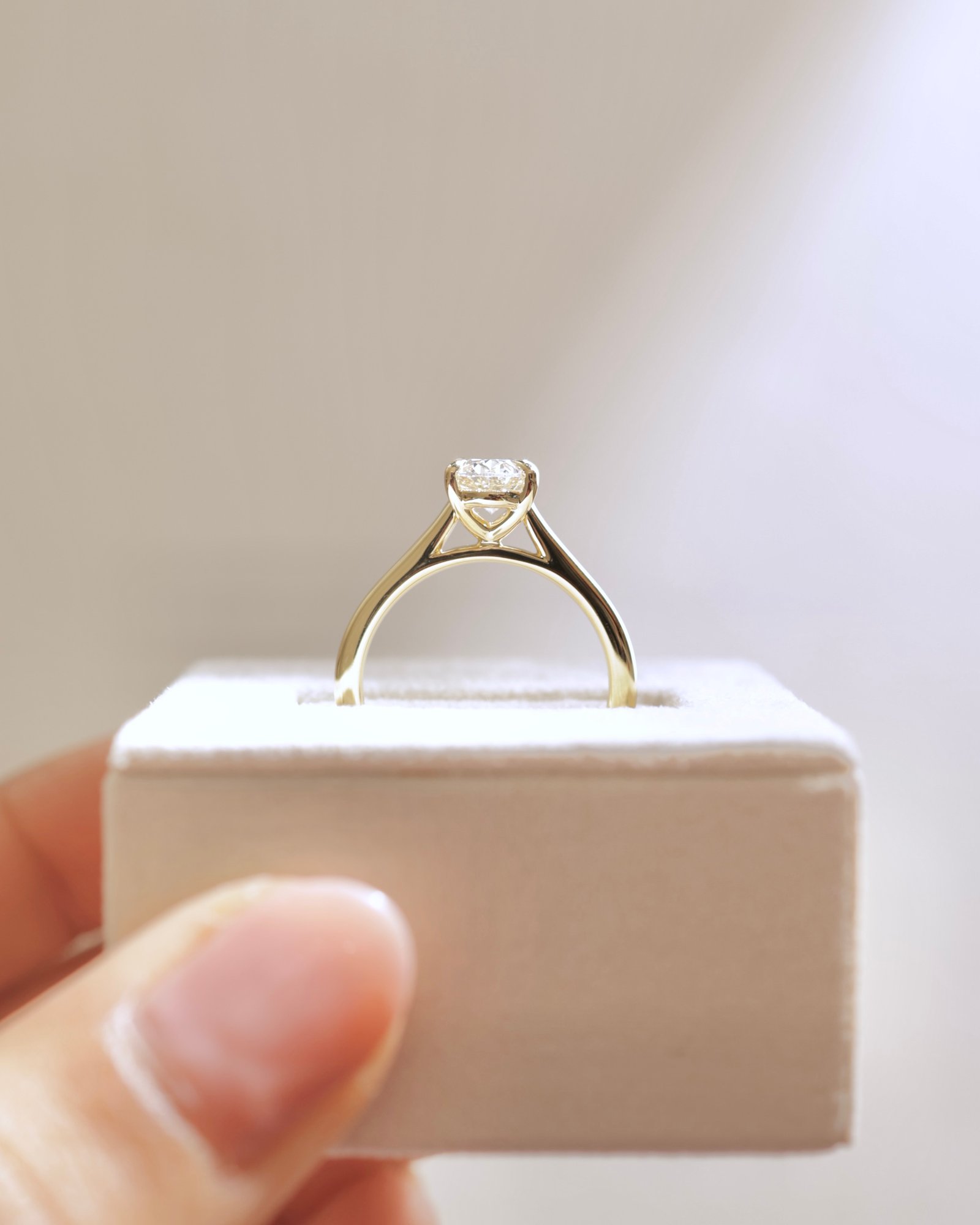 18k Yellow Gold | 1.35ct - E - VS1 Oval Lab Diamond