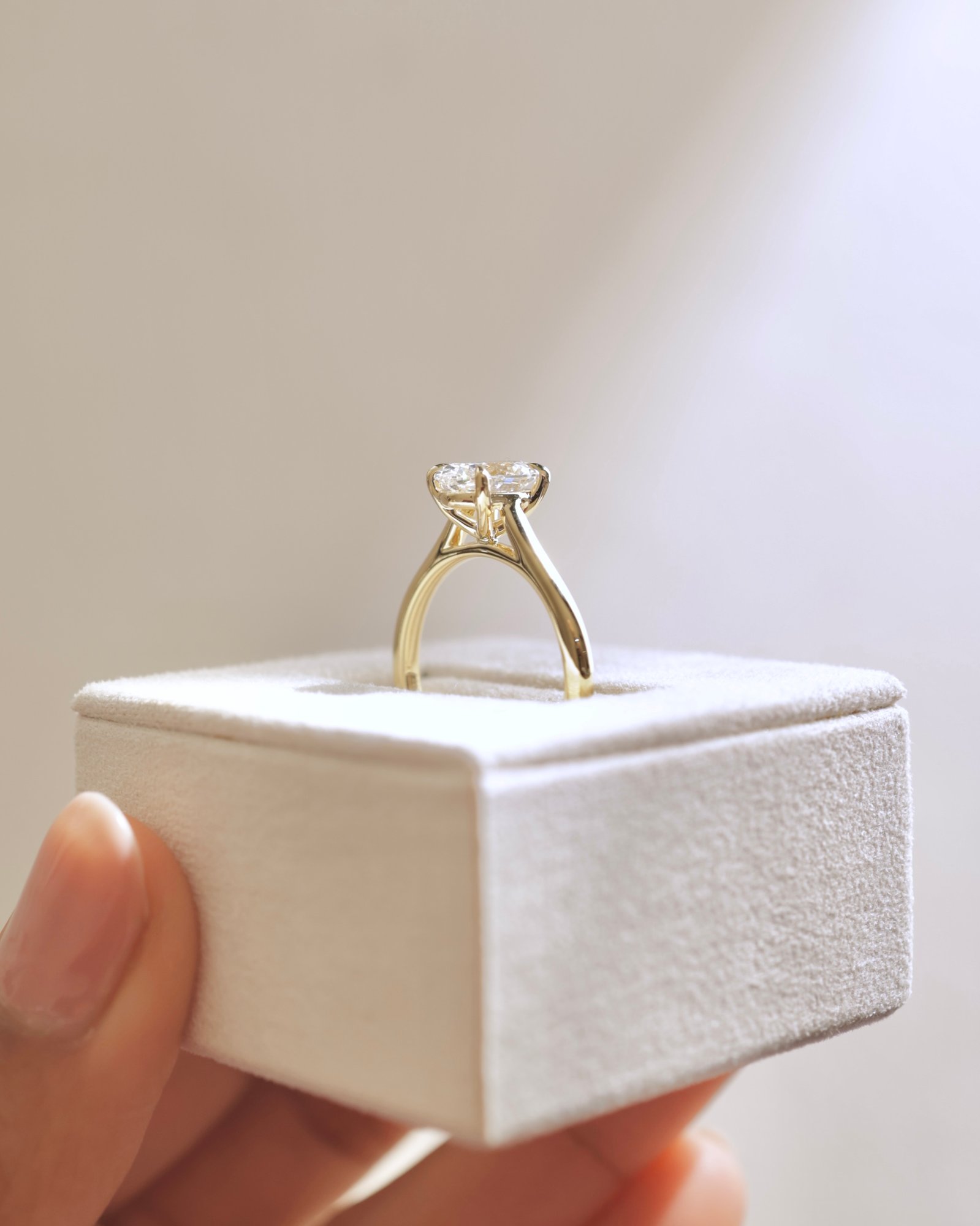 18k Yellow Gold | 1.35ct - E - VS1 Oval Lab Diamond