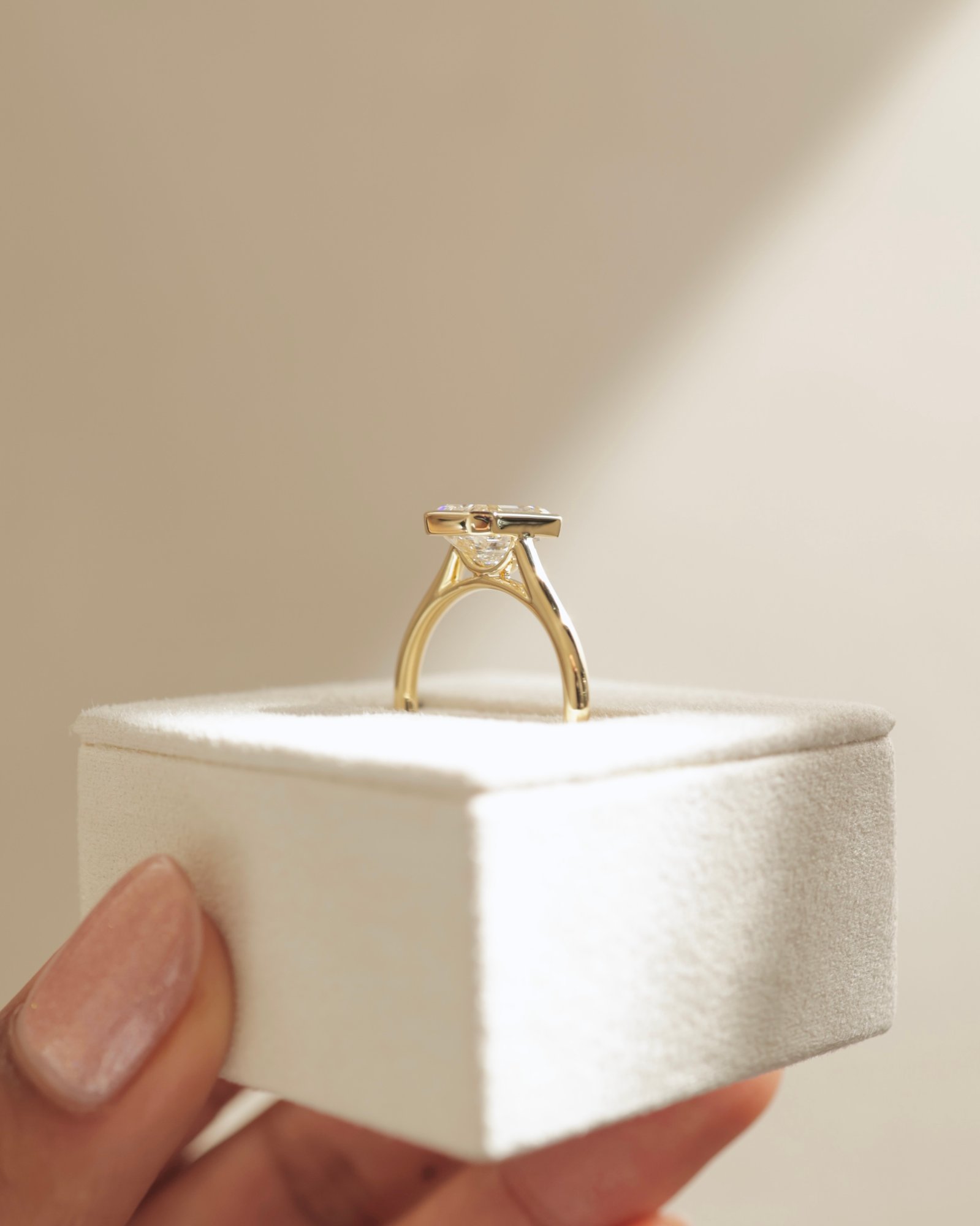 18k Yellow Gold | 2.41ct - E - VS1 Emerald Lab Diamond