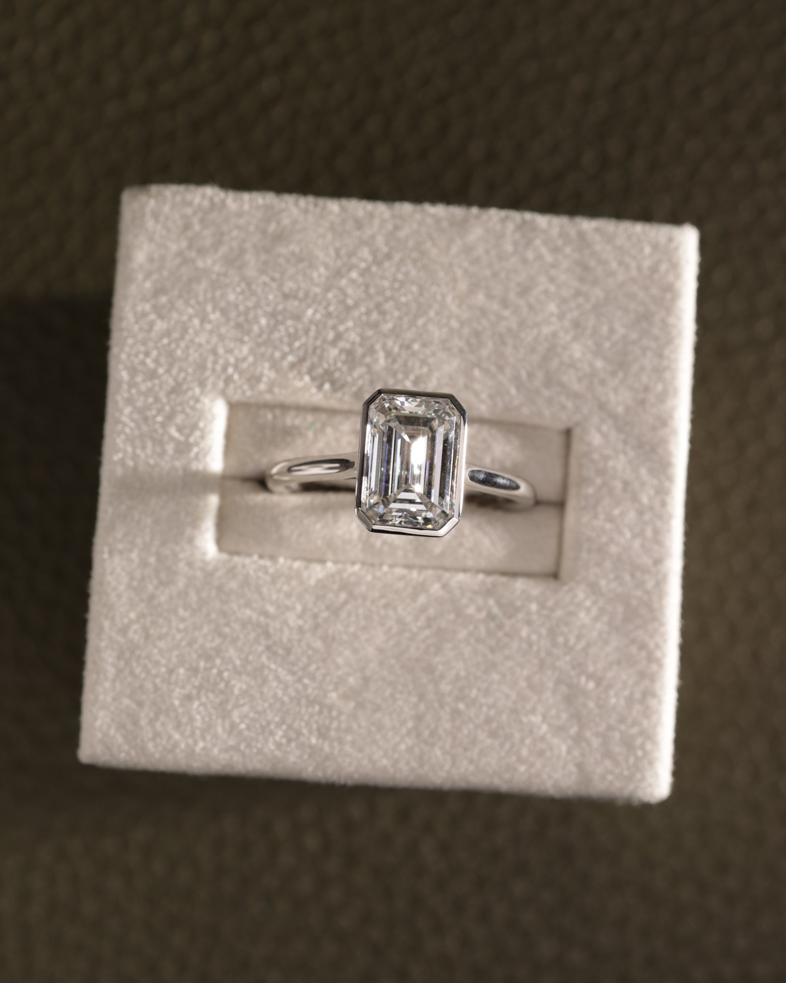 Platinum | 2.54ct - E - VVS2 Emerald Lab Diamond