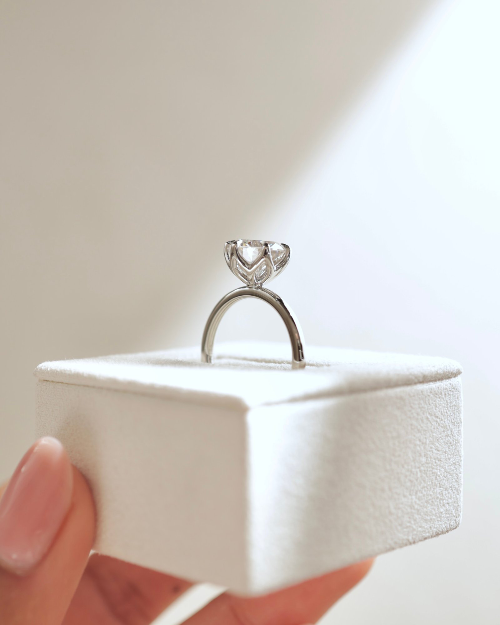 Platinum | 8.5mm Round Moissanite