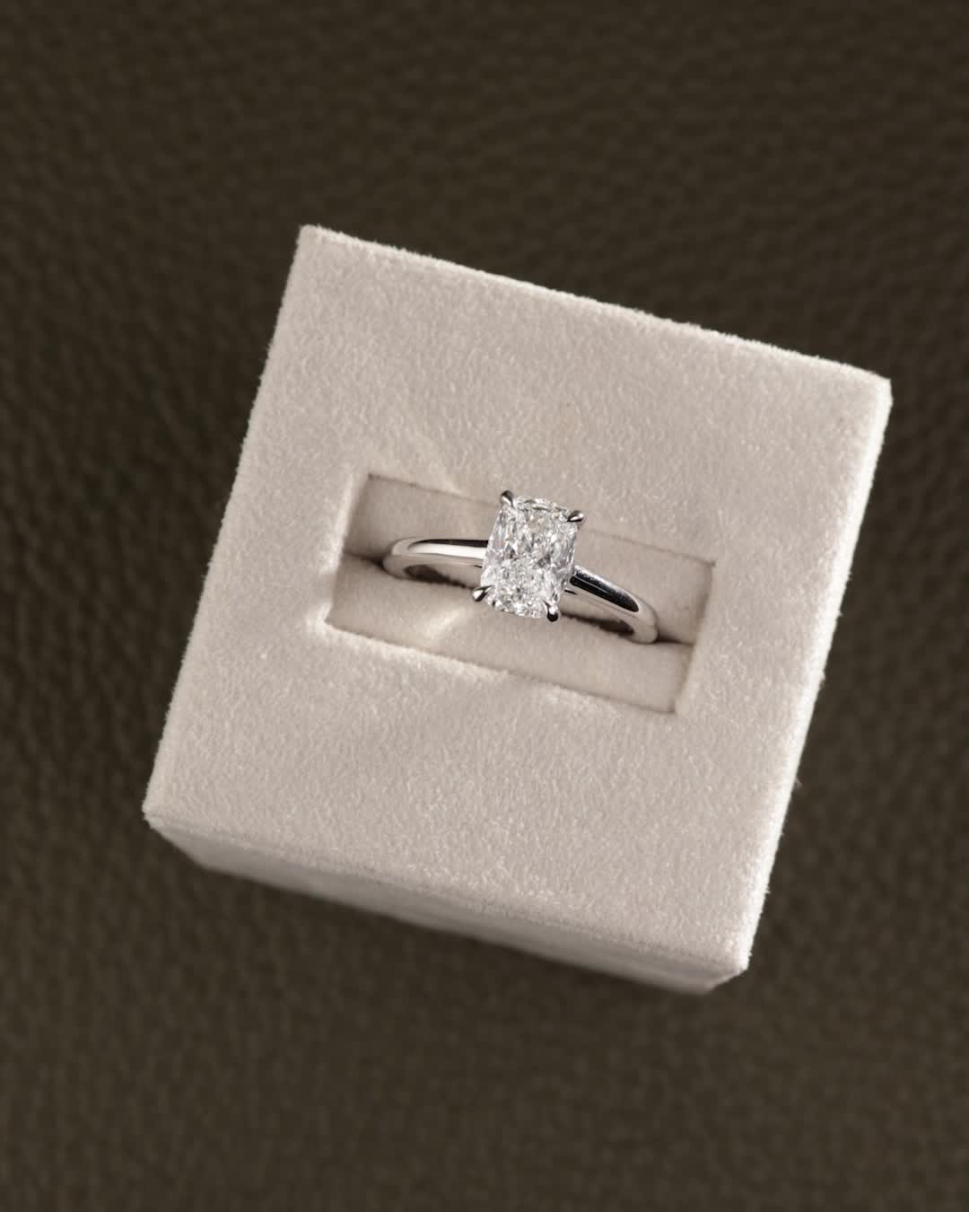 Platinum | 1.65ct - F - VVS2 Elongated Cushion Lab Diamond