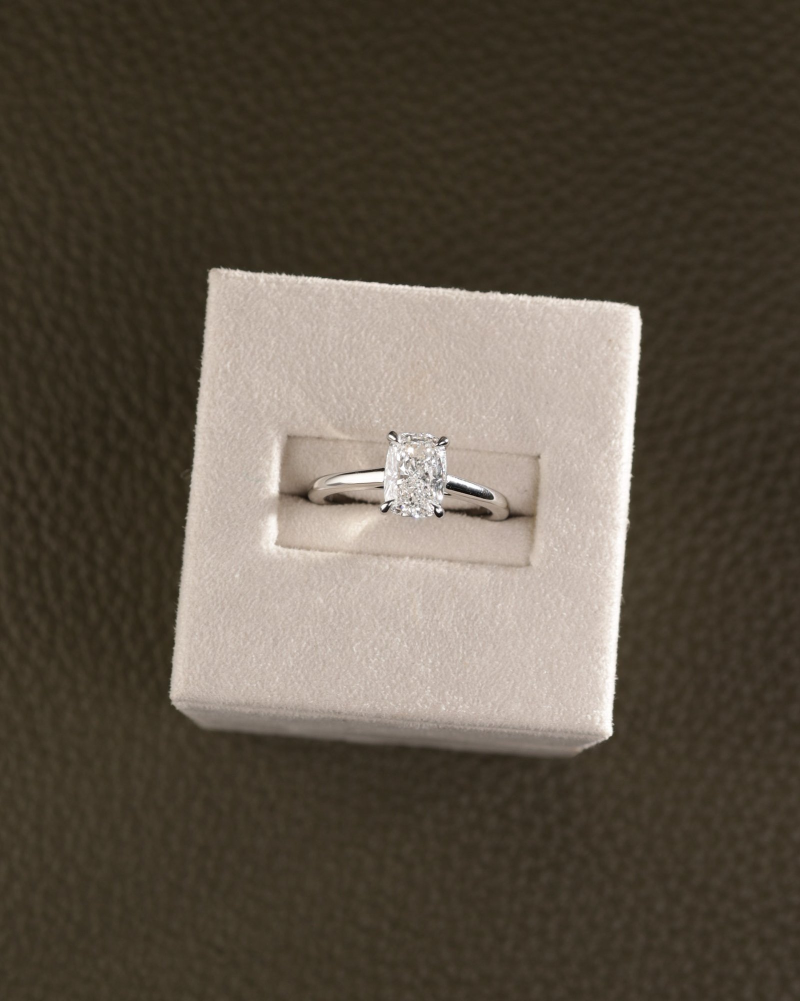 Platinum | 1.65ct - F - VVS2 Elongated Cushion Lab Diamond