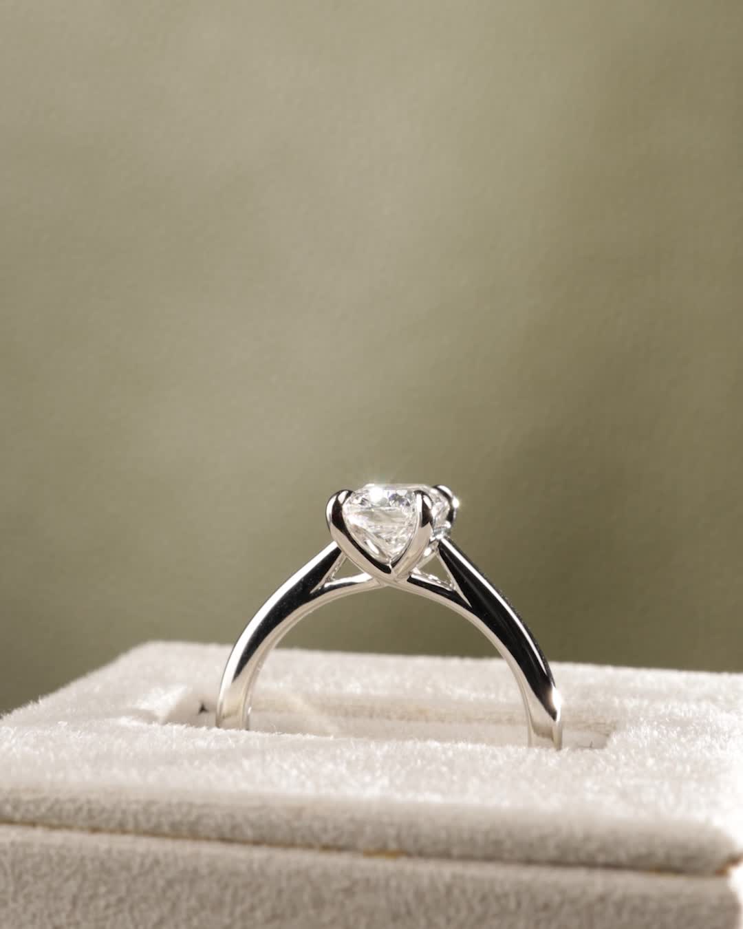 Platinum | 1.65ct - F - VVS2 Elongated Cushion Lab Diamond