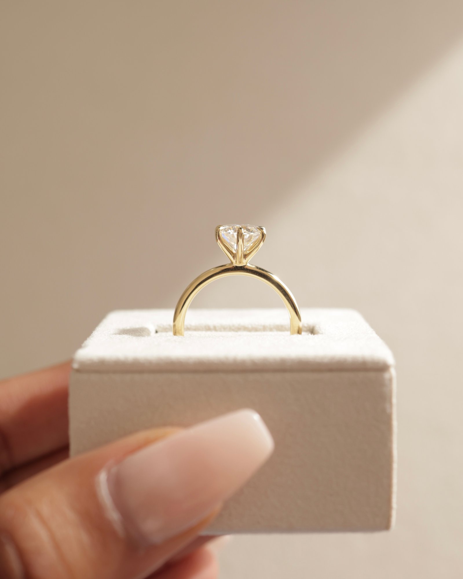 18k Yellow Gold | 7.5mm Round Moissanite