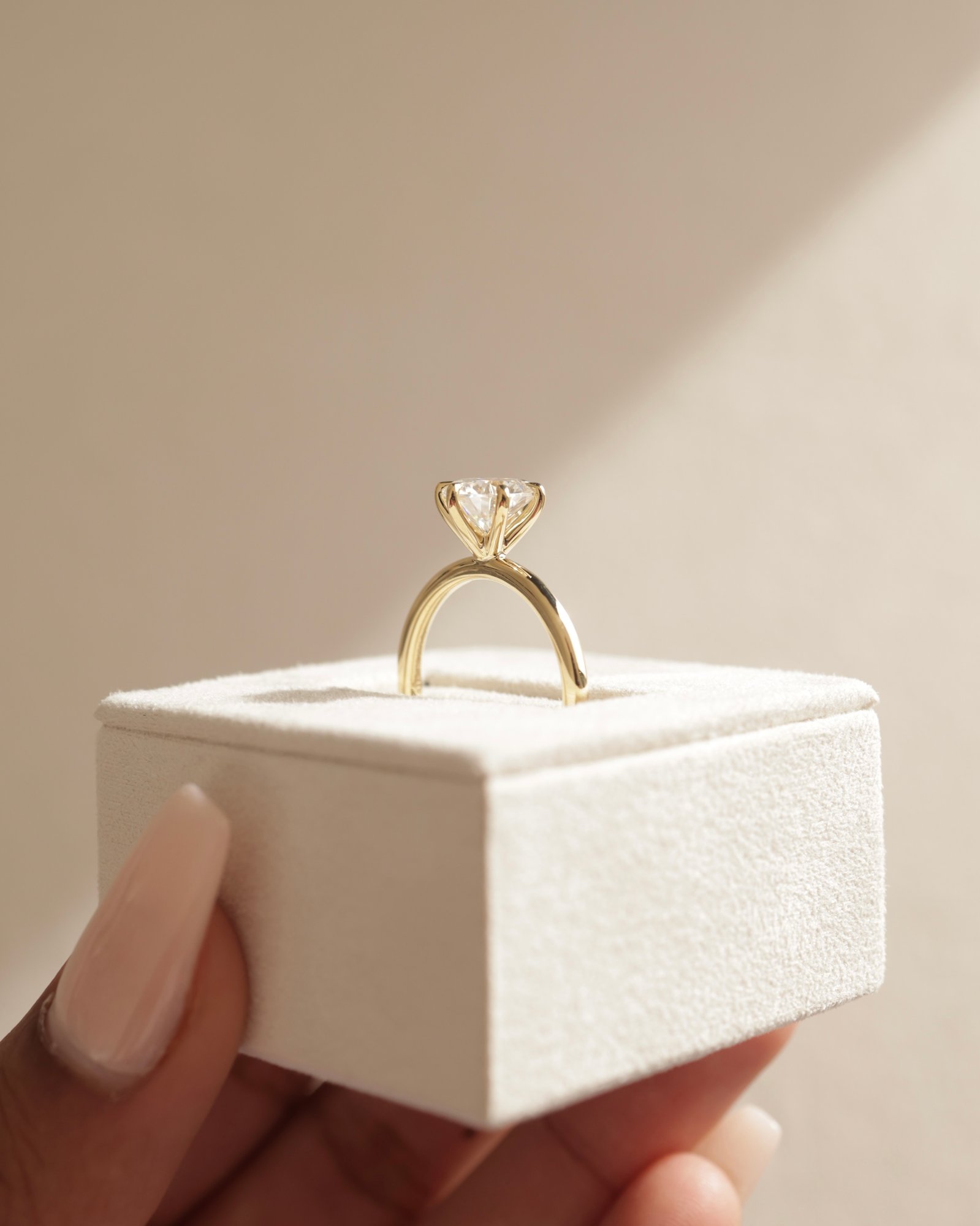 18k Yellow Gold | 7.5mm Round Moissanite