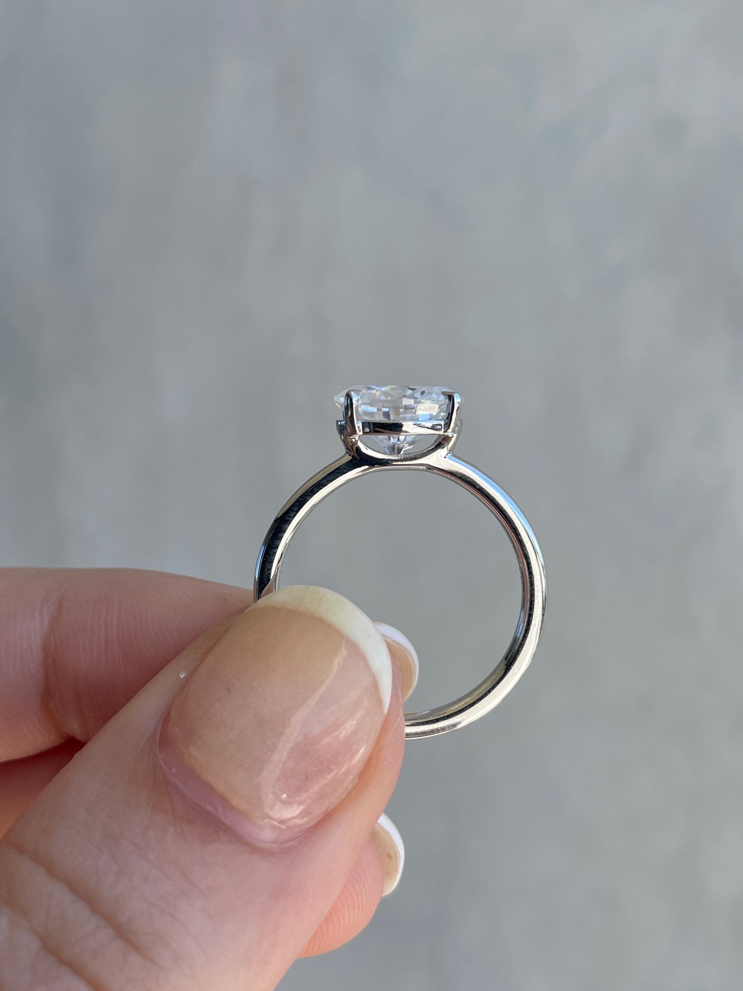 Platinum | 9x6.5mm Oval Moissanite