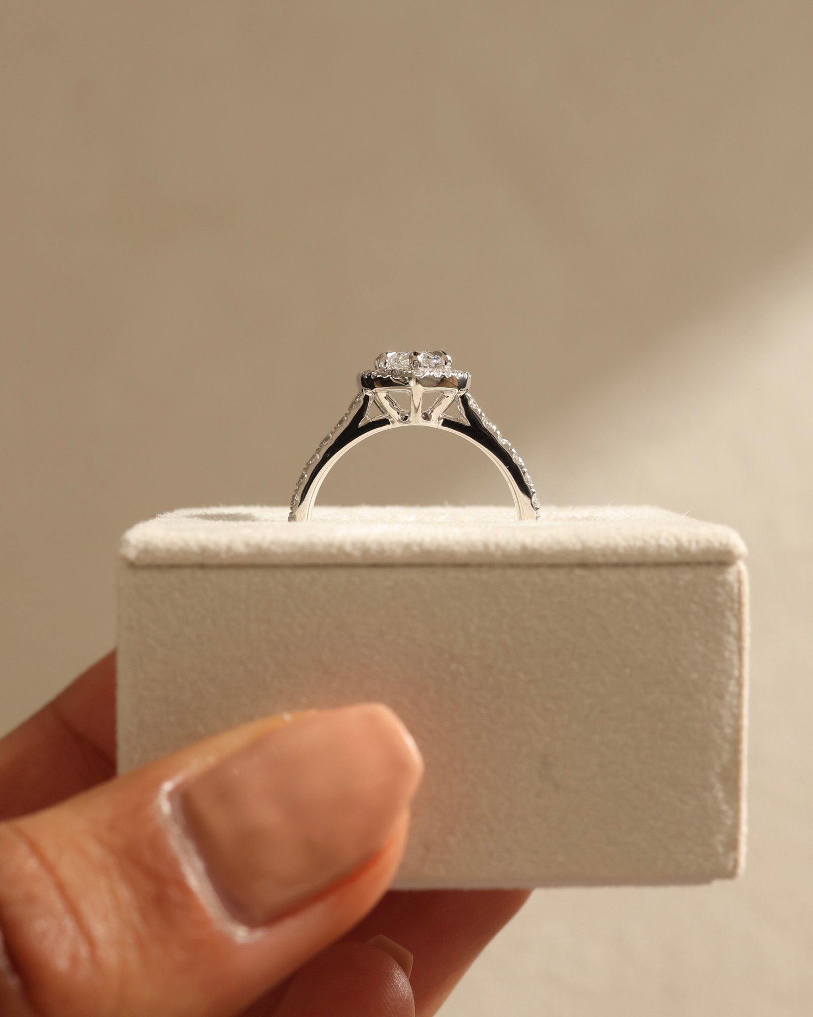 Platinum | 1.5ct - F - VVS2 Pear Lab Diamond | Lab Diamond side stones