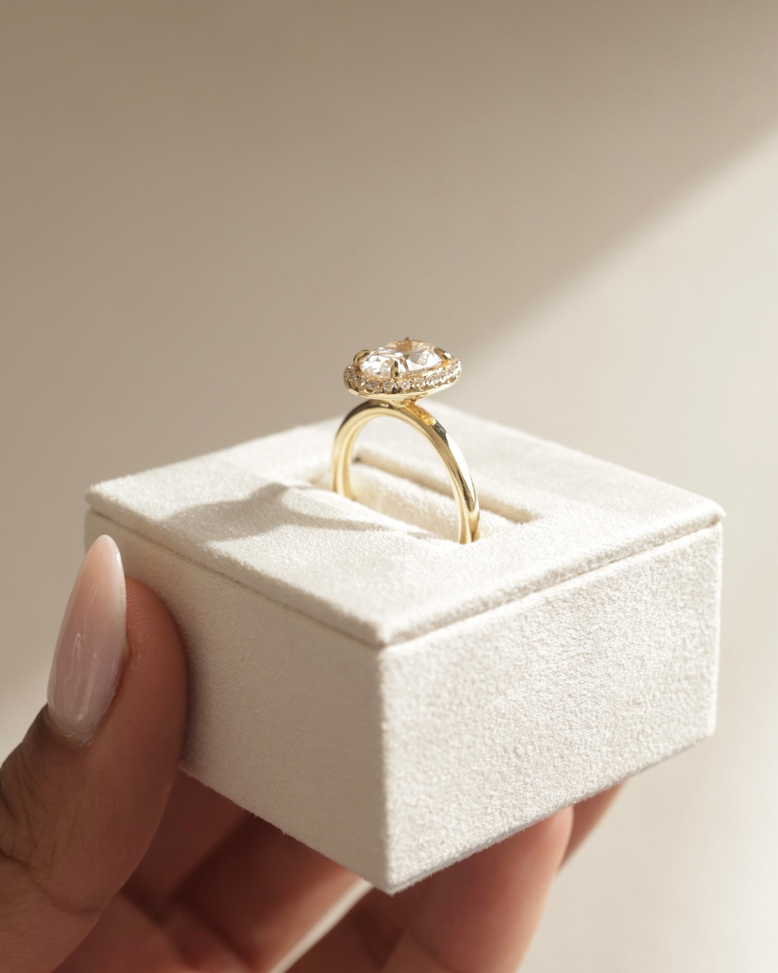 18k Yellow Gold | 1.59ct - D - VS1 Oval Lab Diamond | Lab Diamond side stones