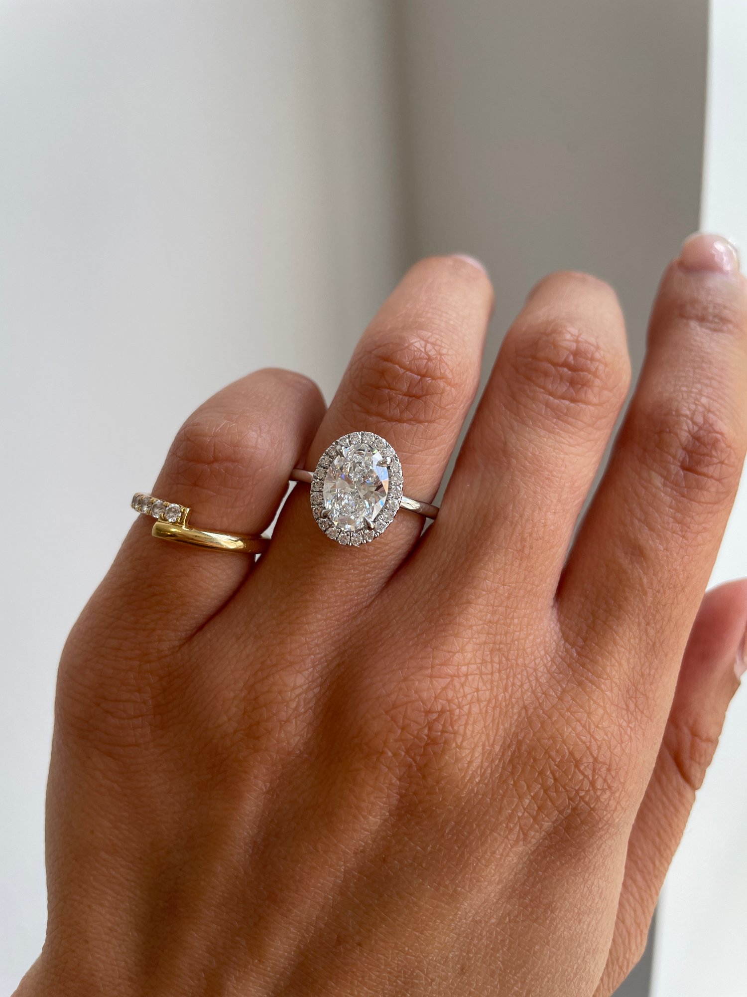 Platinum | 2ct - E - VS1 Oval Lab Diamond | Lab Diamond side stones