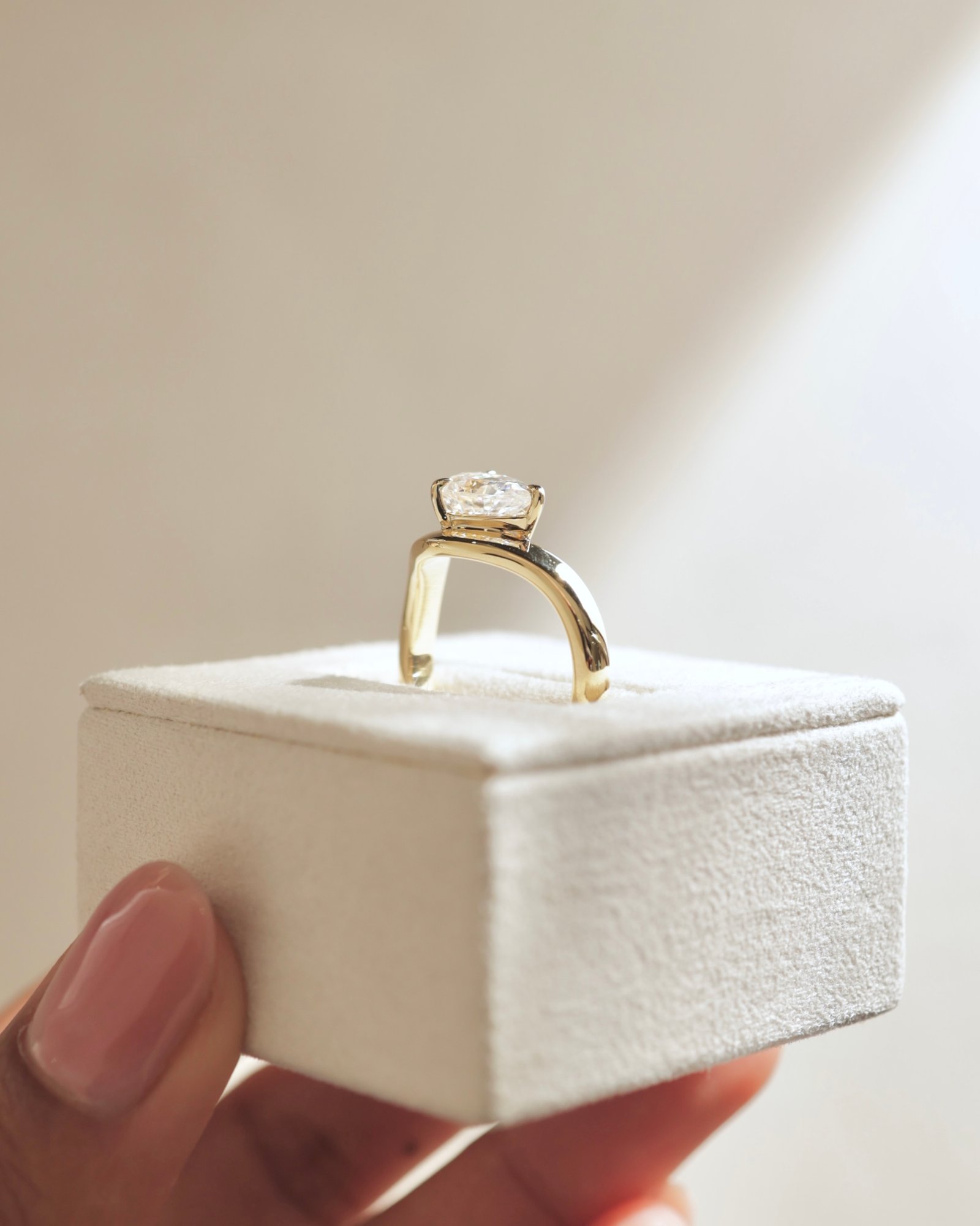 18k Yellow Gold | 9x6mm Pear Moissanite