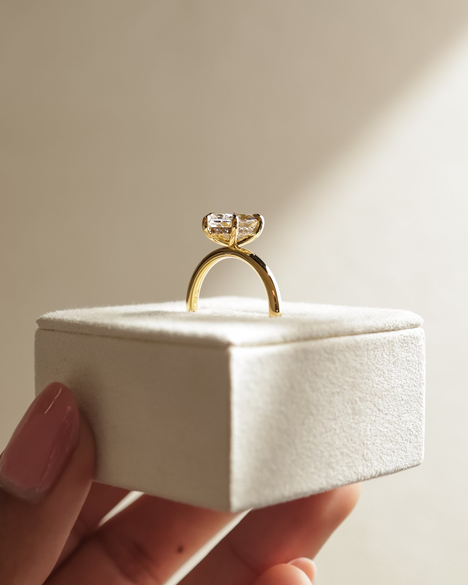 18k Yellow Gold | 1.96ct - E - VVS2 Marquise Lab Diamond | Lab Diamond side stones