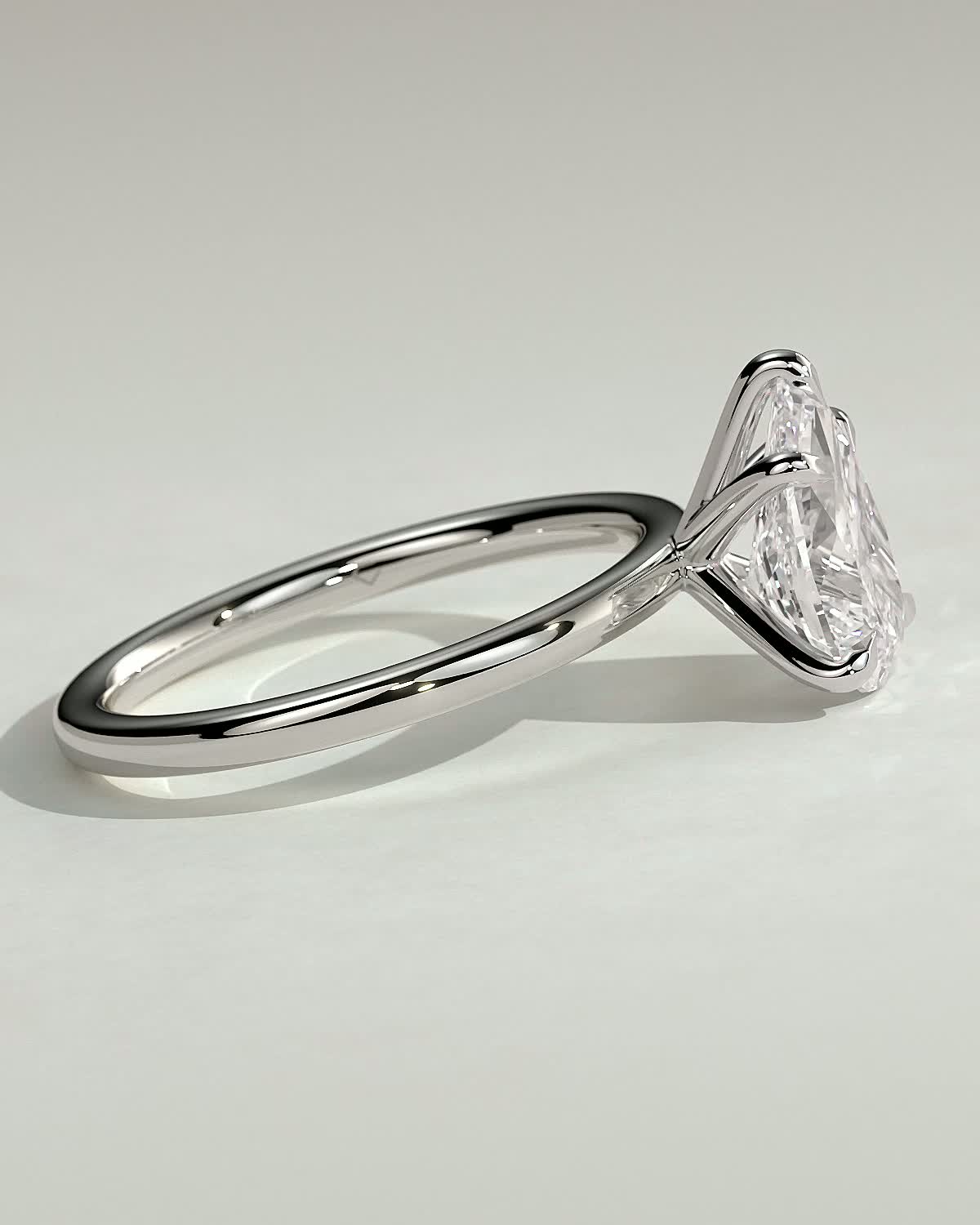 Alia - 5 Claw Pear Solitaire - 18k White Gold