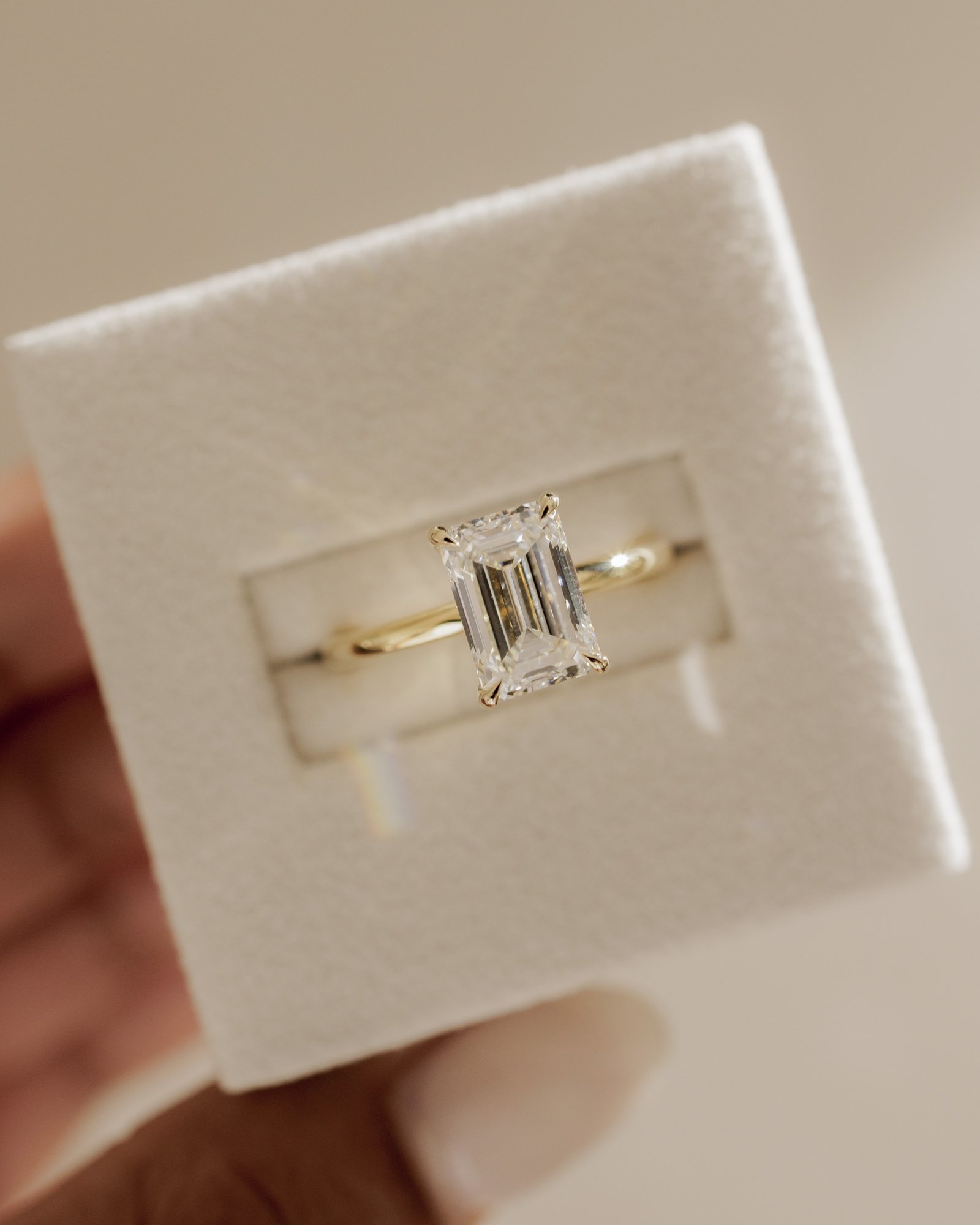 Alice  Emerald Solitaire Lifestyle Image