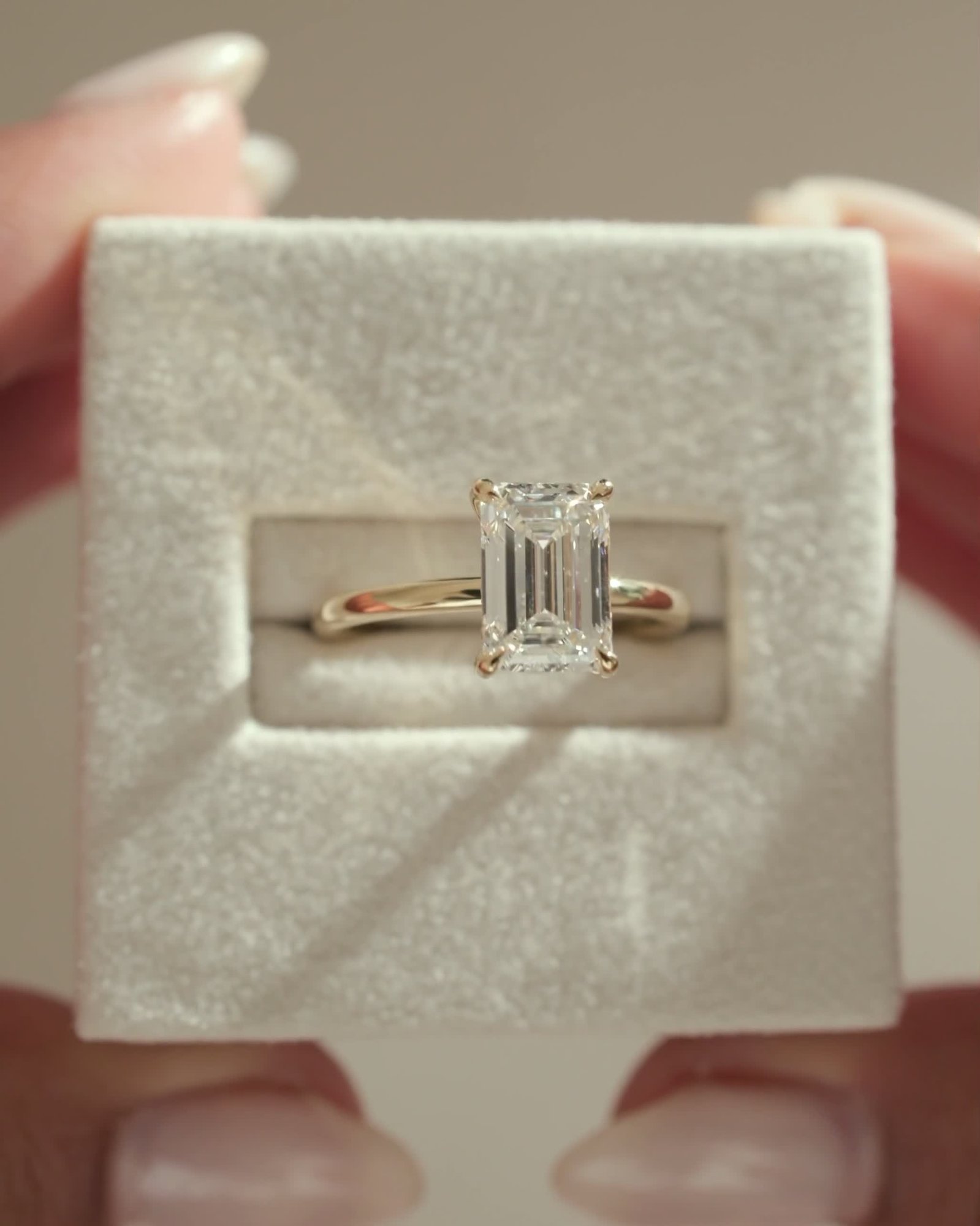 Alice  Emerald Solitaire Lifestyle Image