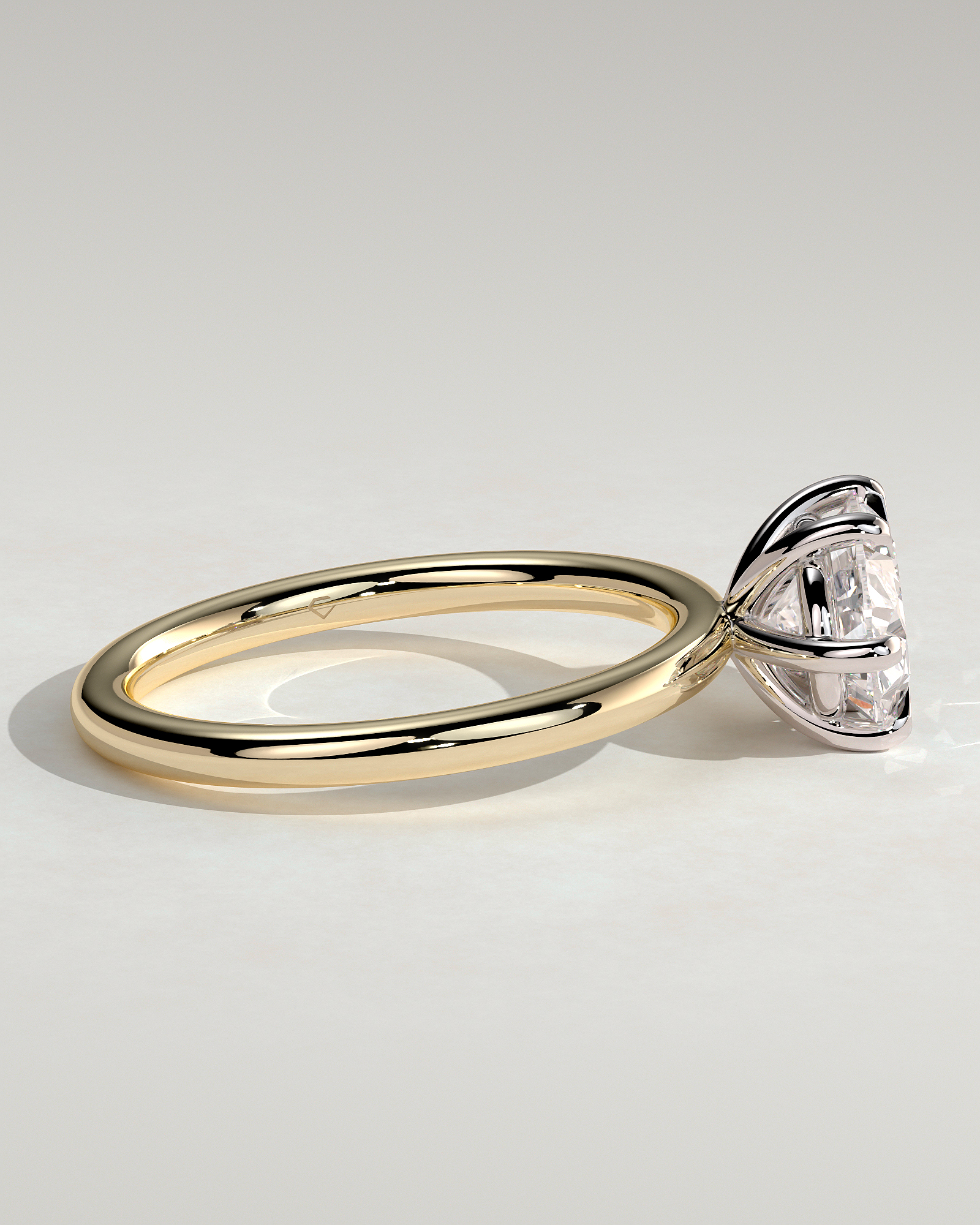 Allison - Oval East-West Solitaire - 18k Yellow Gold / 18k White Gold