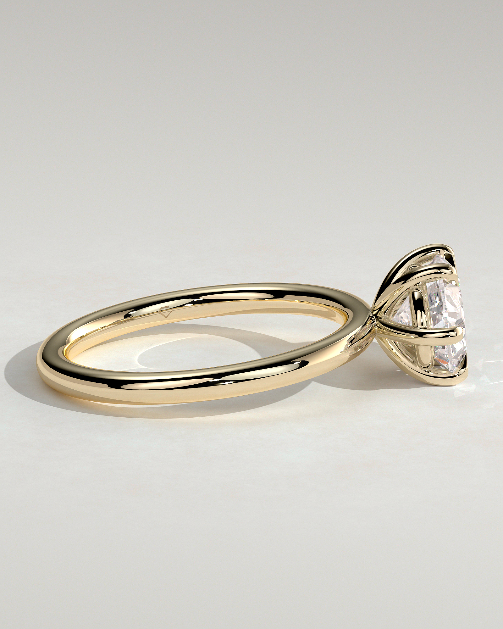 Allison - Oval East-West Solitaire - 18k Yellow Gold