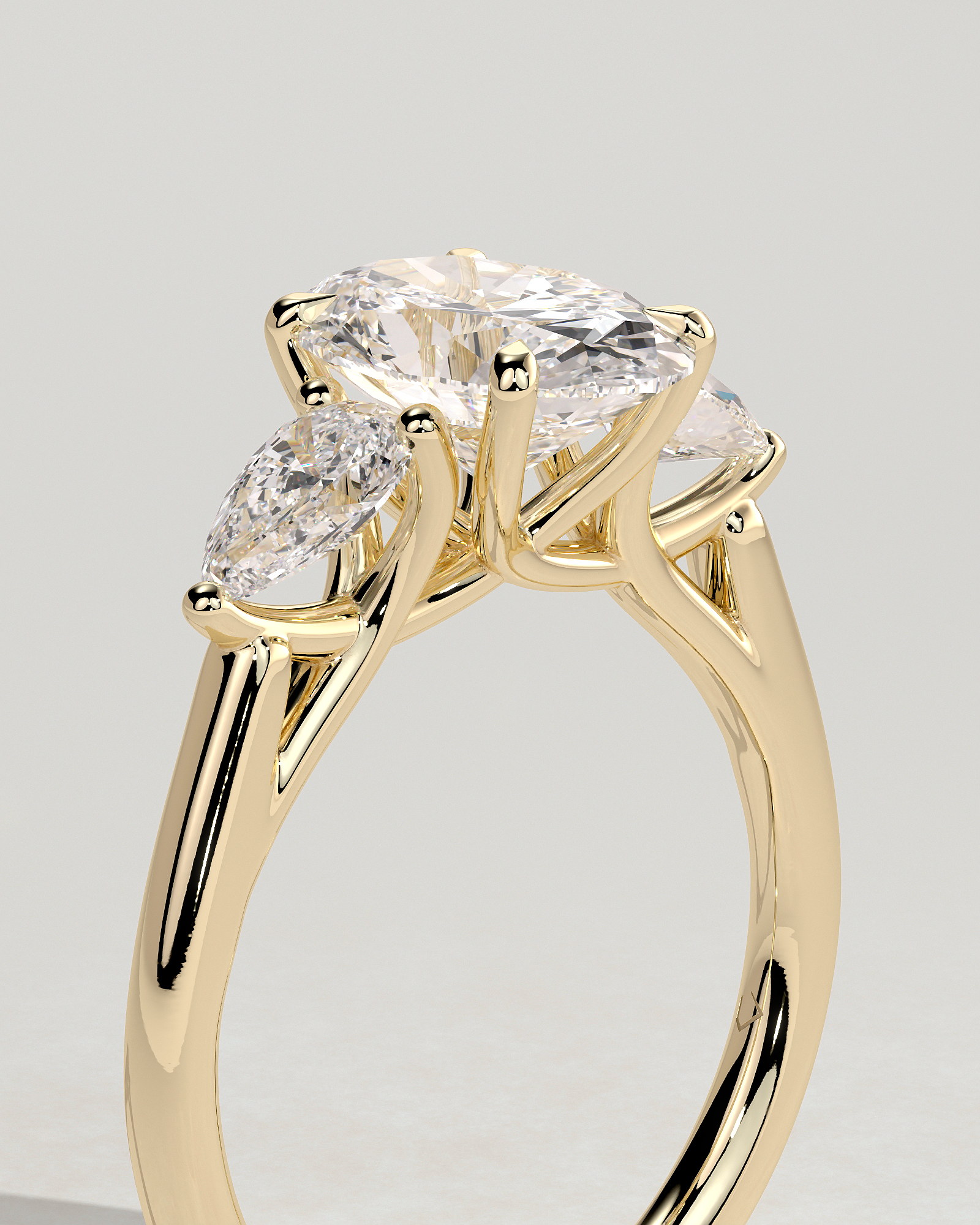 Amara - Trellis Set Oval Trilogy - 18k Yellow Gold