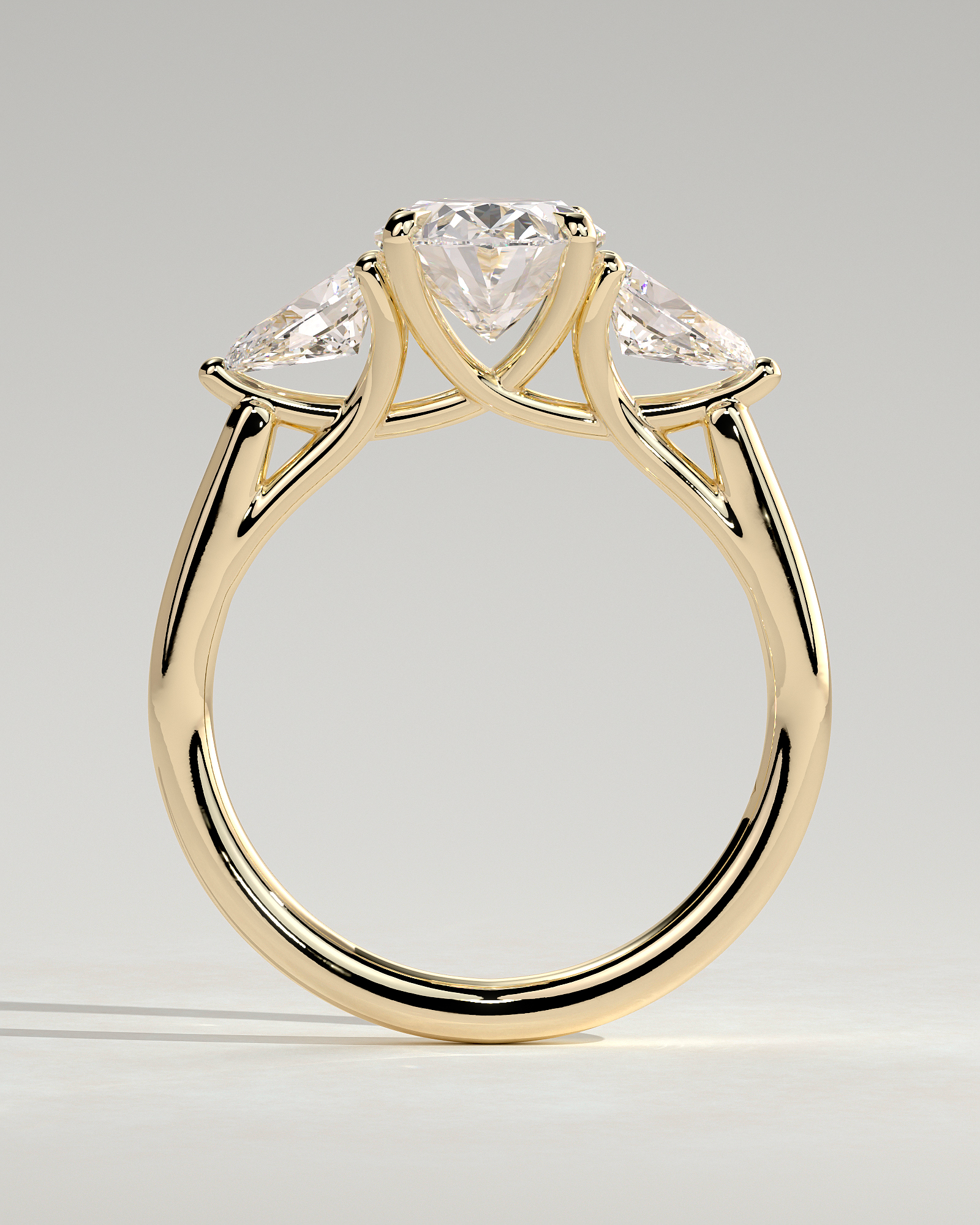 Amara - Trellis Set Oval Trilogy - 18k Yellow Gold