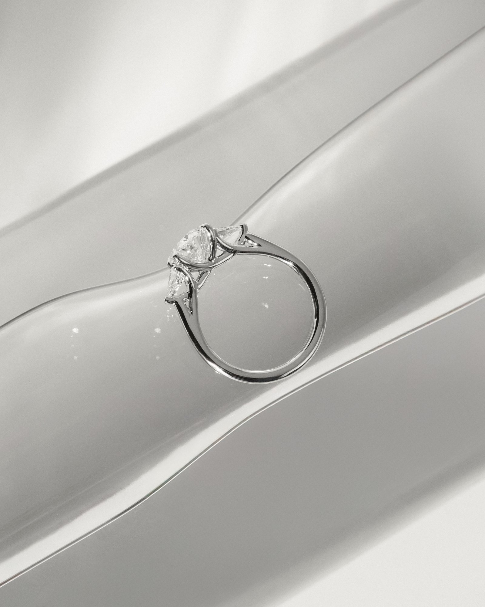 Amara - Trellis Set Oval Trilogy Lifestyle Image