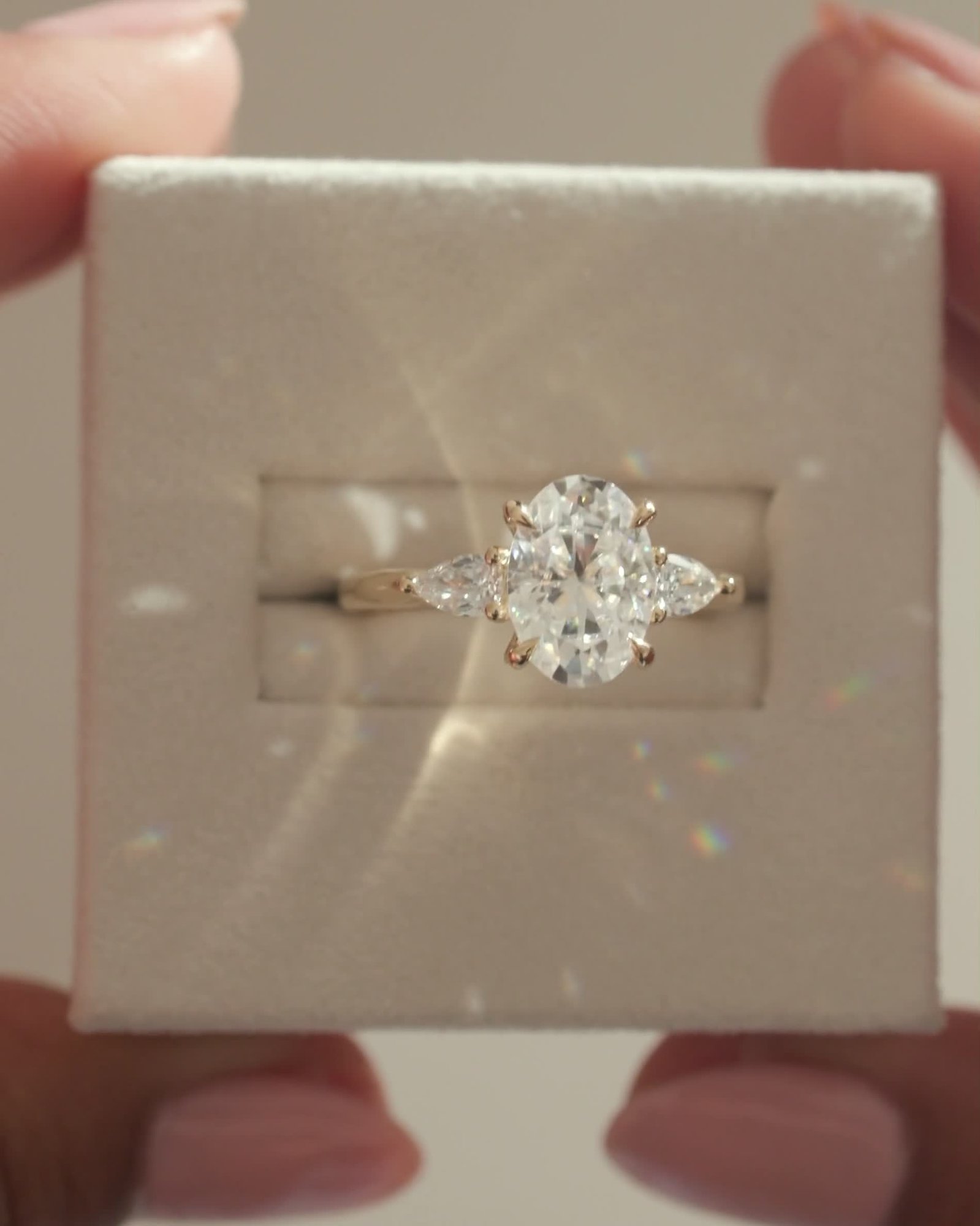 Amara - Trellis Set Oval Trilogy Lifestyle Image