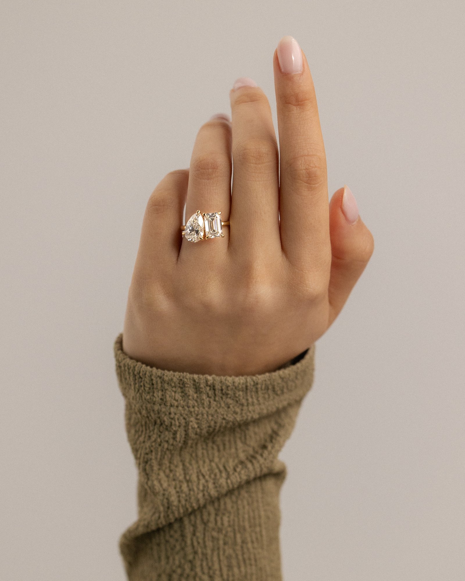 Amor - Pear and Emerald Toi Et Moi Lifestyle Image