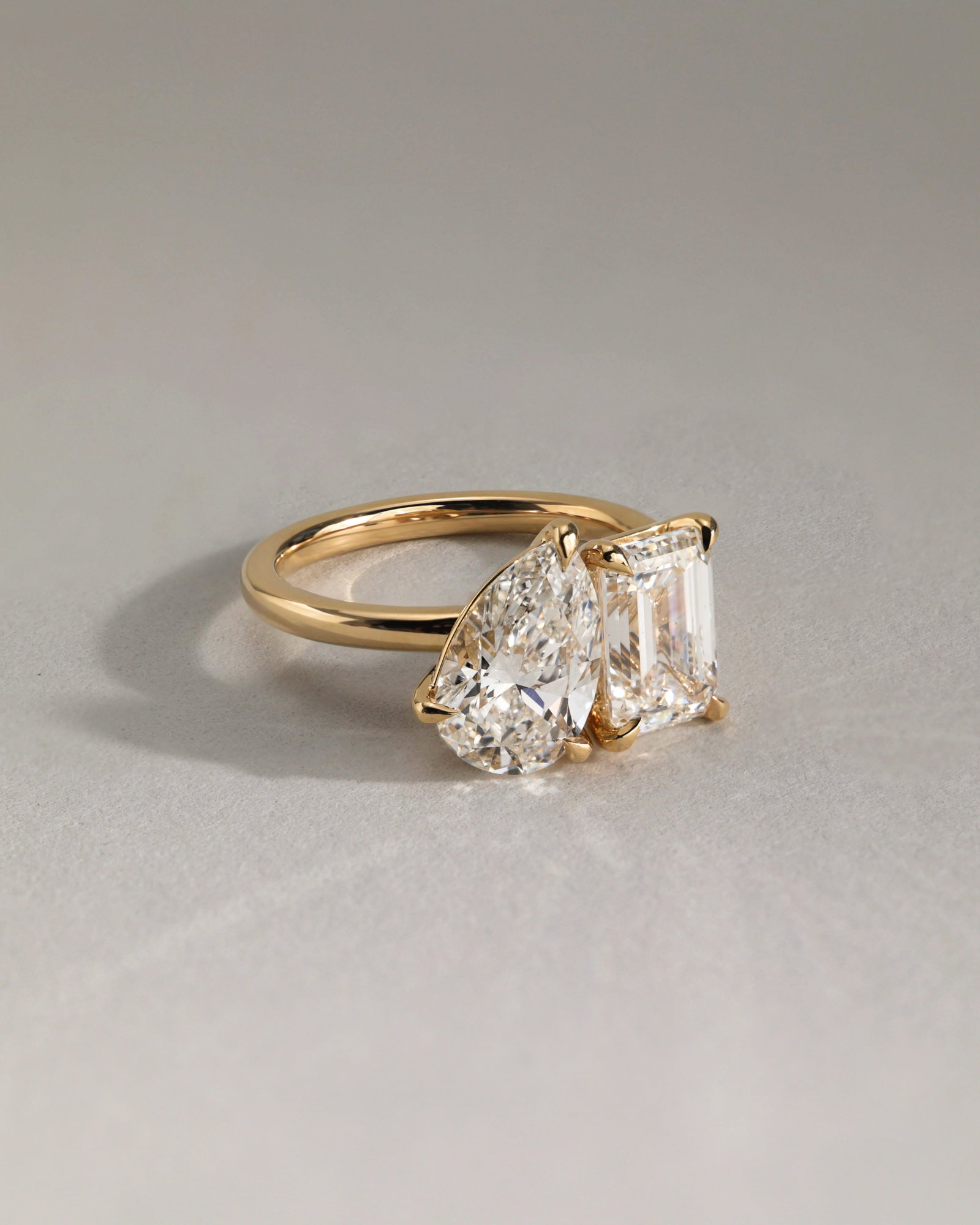 Amor - Pear and Emerald Toi Et Moi Lifestyle Image