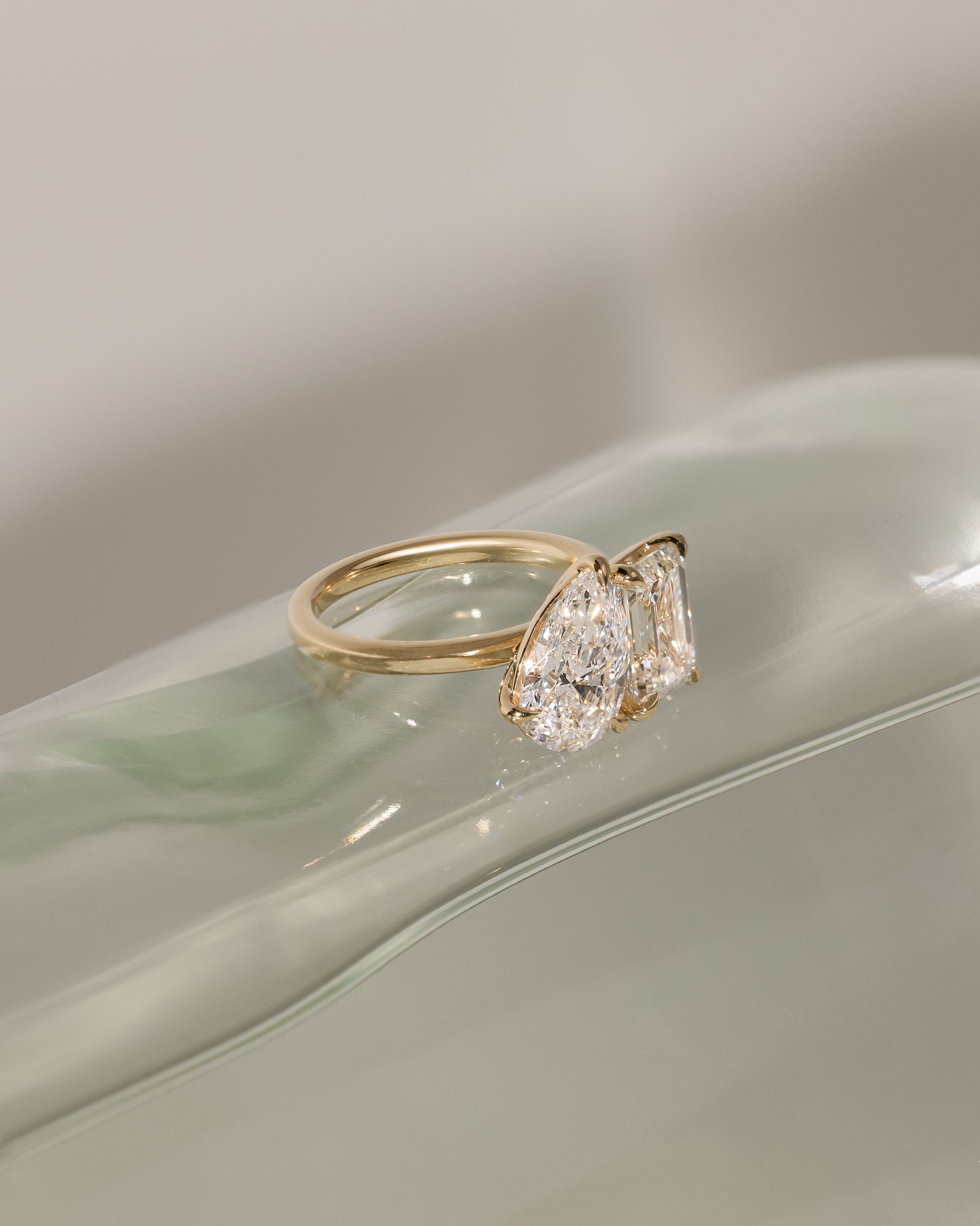 Amor - Pear and Emerald Toi Et Moi Lifestyle Image