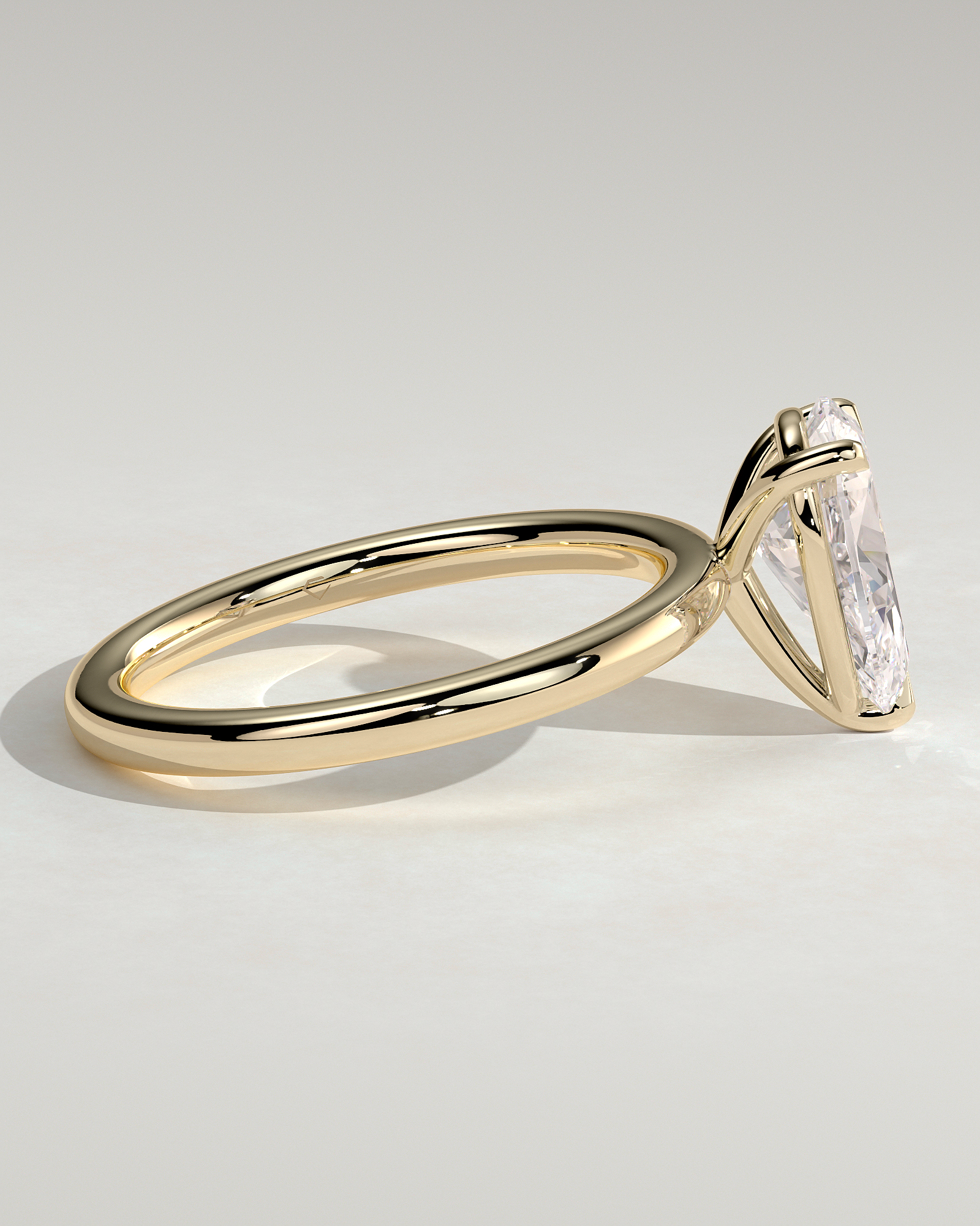 Amy  3 Claw Pear Solitaire - 18k Yellow Gold Eagle Claw