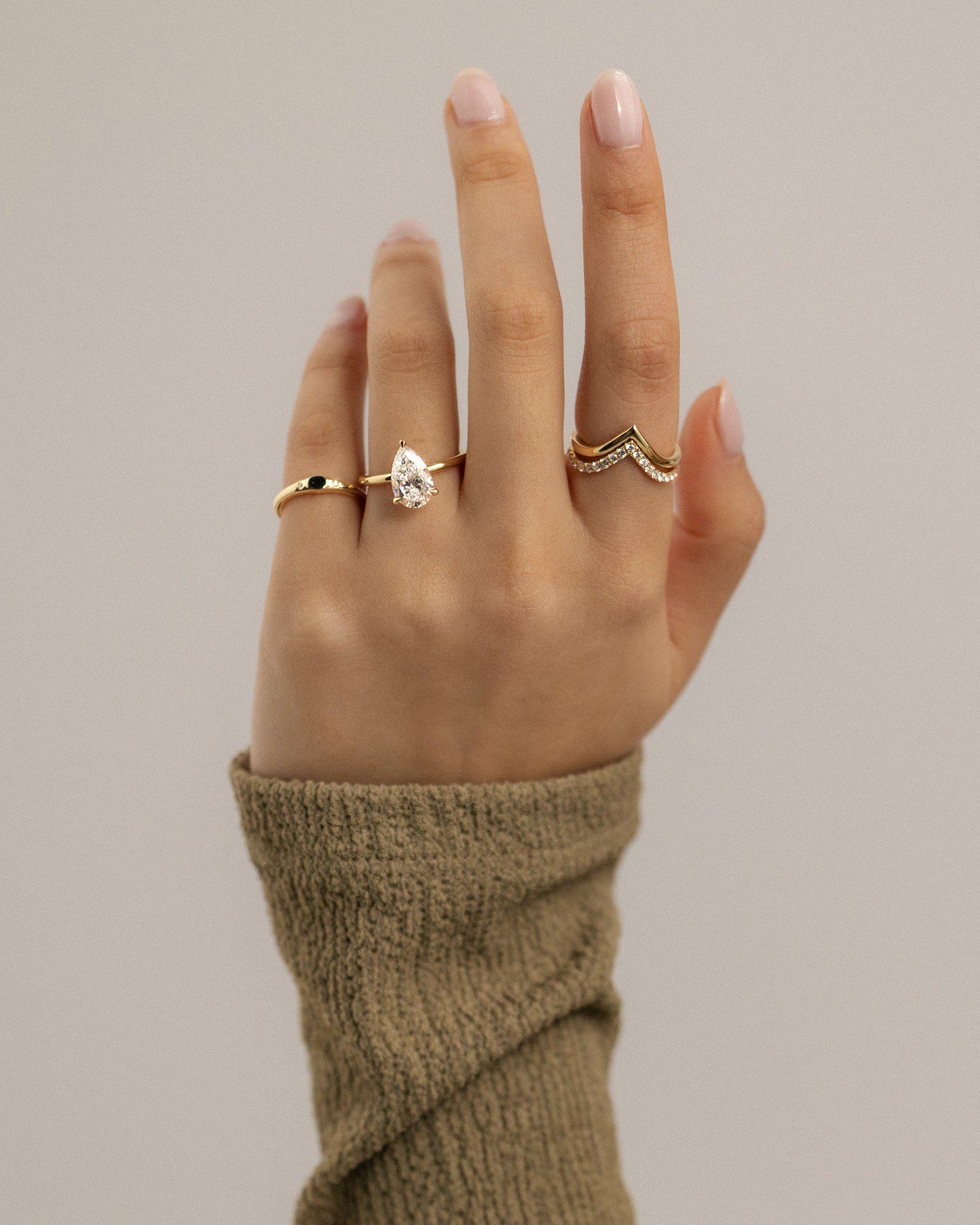 Amy  3 Claw Pear Solitaire Lifestyle Image