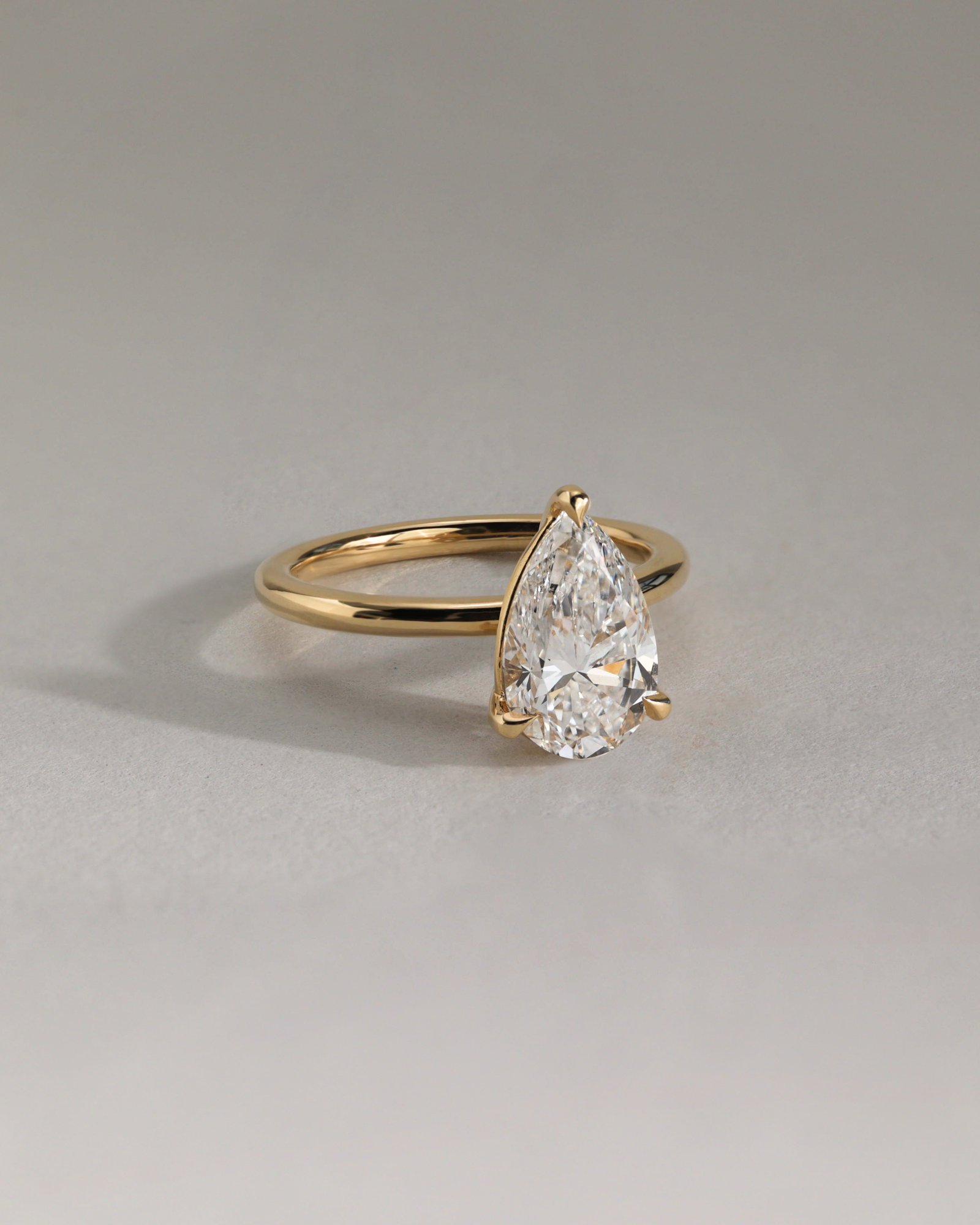 Amy  3 Claw Pear Solitaire Lifestyle Image