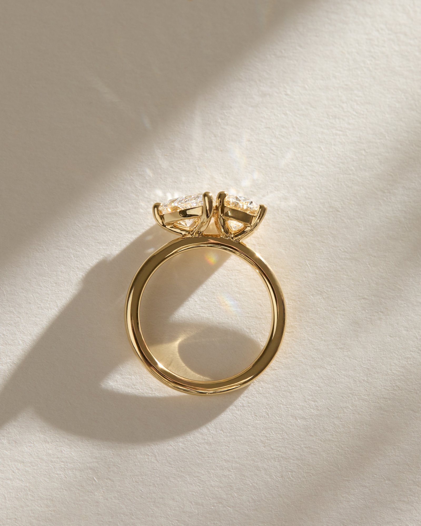 April - Oval & Pear Toi Et Moi Lifestyle Image