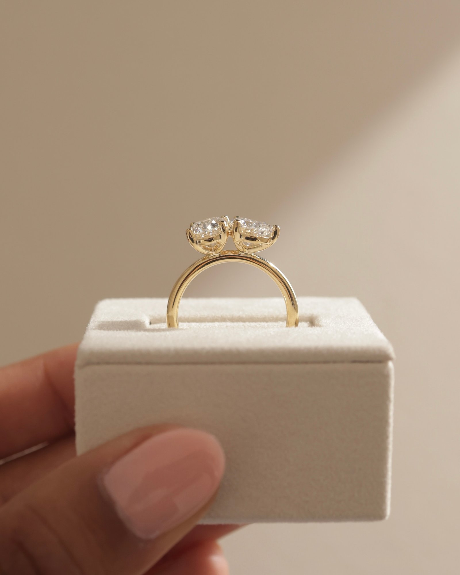 April - Oval & Pear Toi Et Moi Lifestyle Image