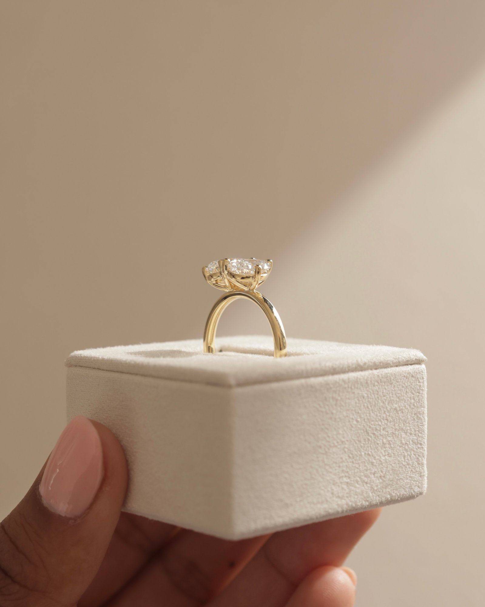 April - Oval & Pear Toi Et Moi Lifestyle Image