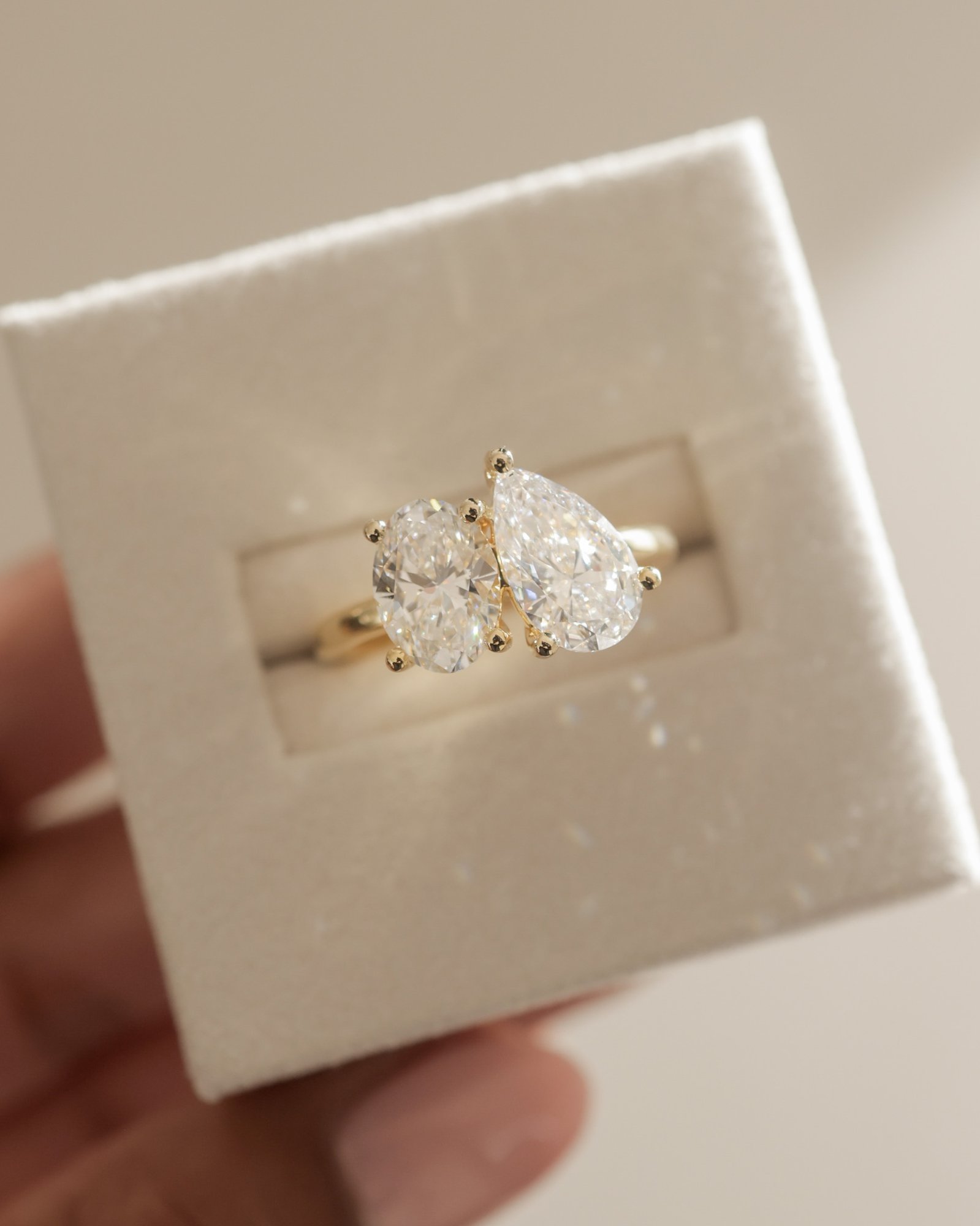 April - Oval & Pear Toi Et Moi Lifestyle Image