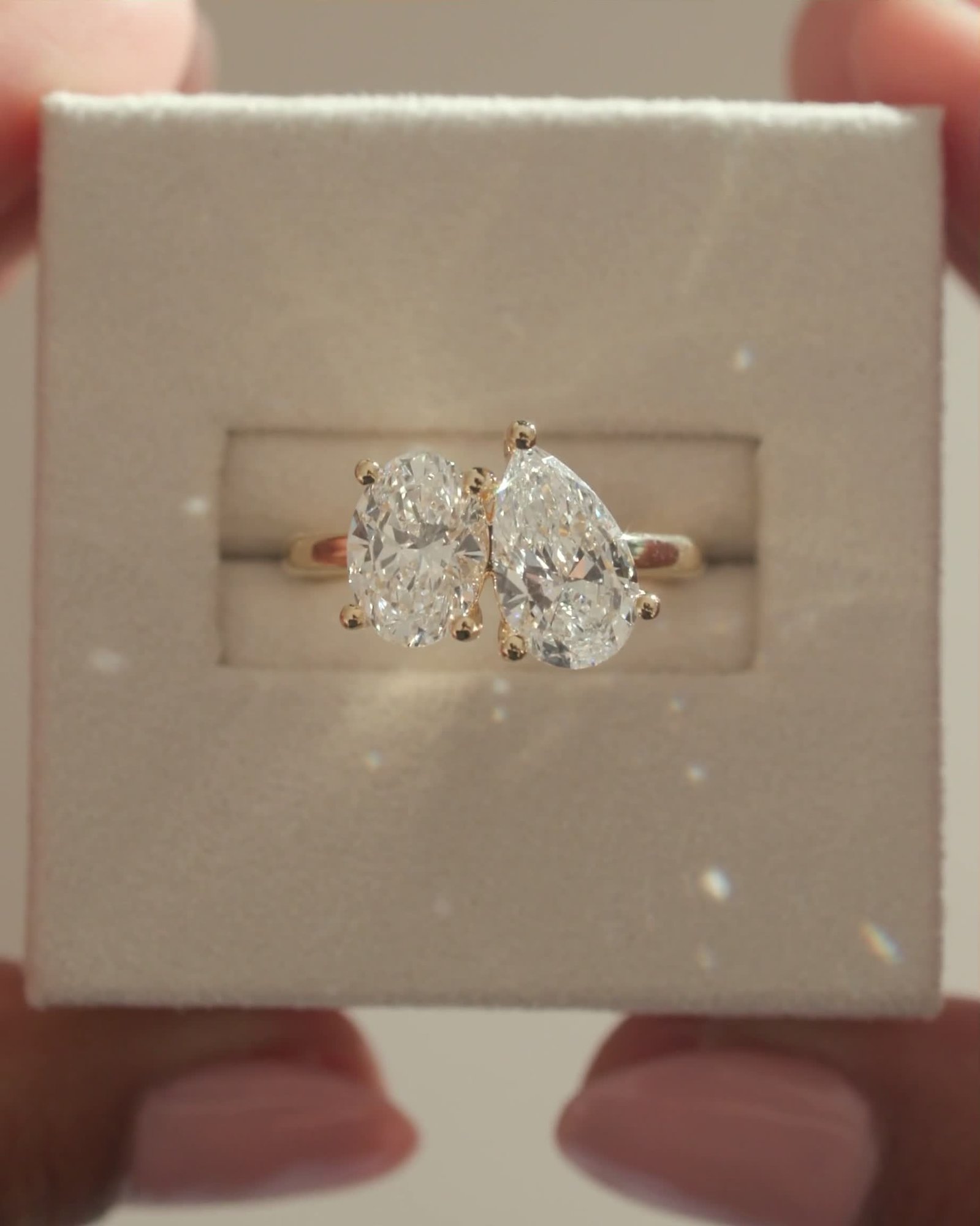 April - Oval & Pear Toi Et Moi Lifestyle Image