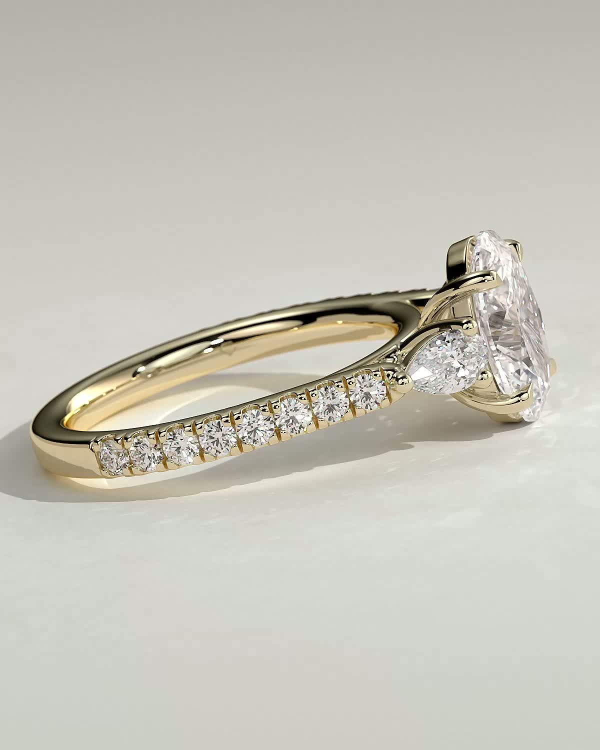 Arabella - Oval Trilogy with Side Stones - 18k Yellow Gold